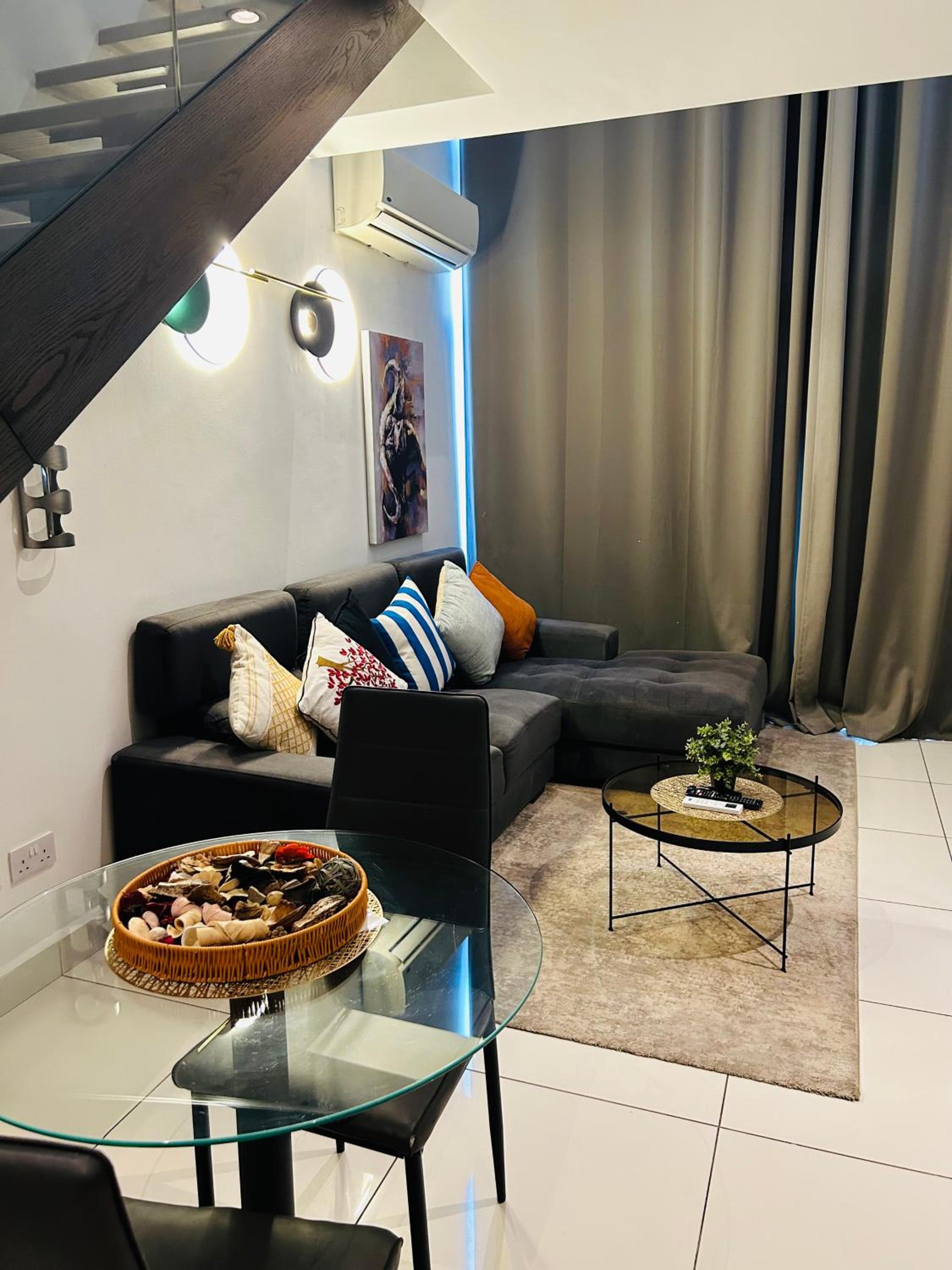 Cozy Abode by Embassy Gardens