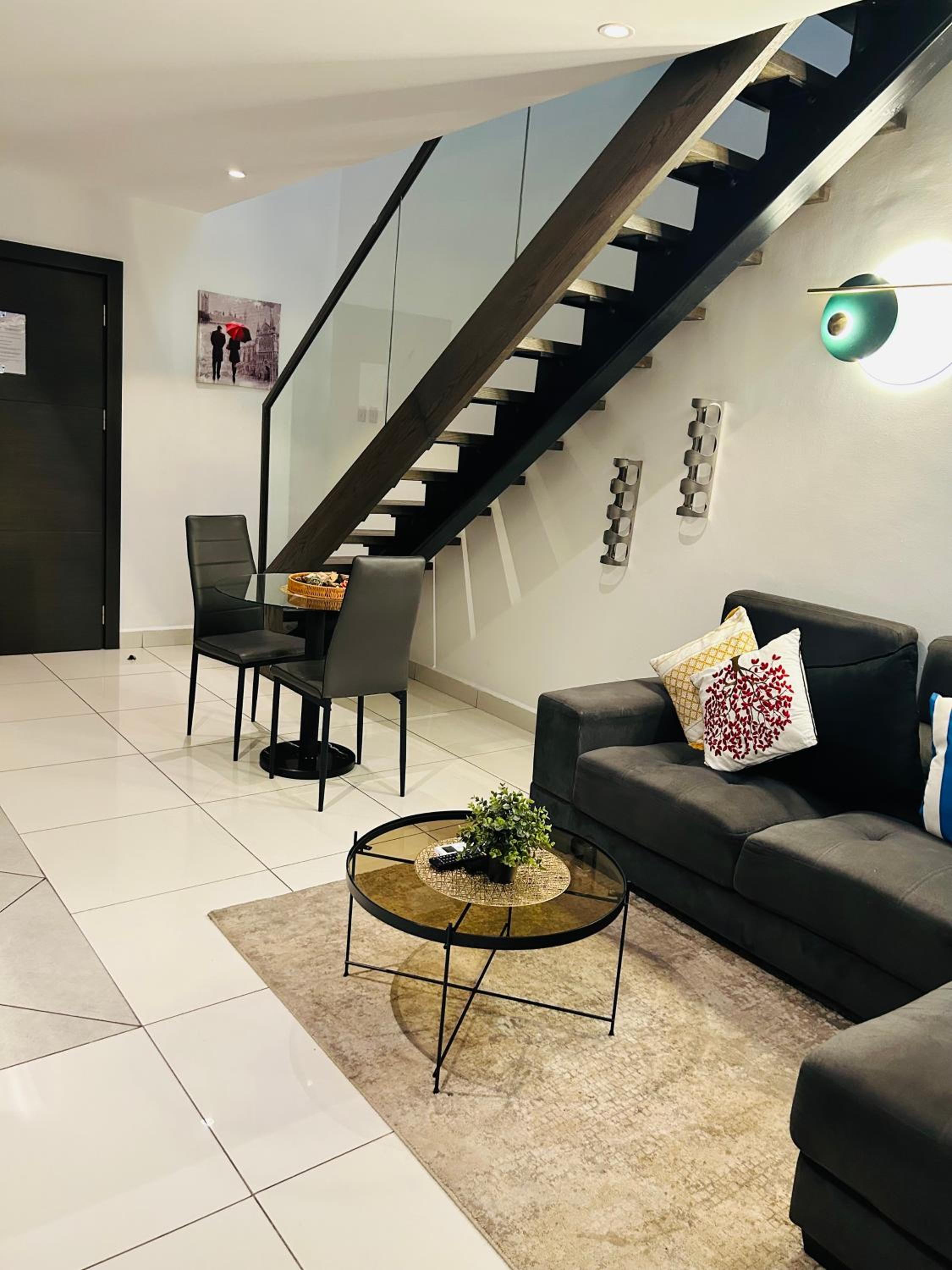 Cozy Abode by Embassy Gardens