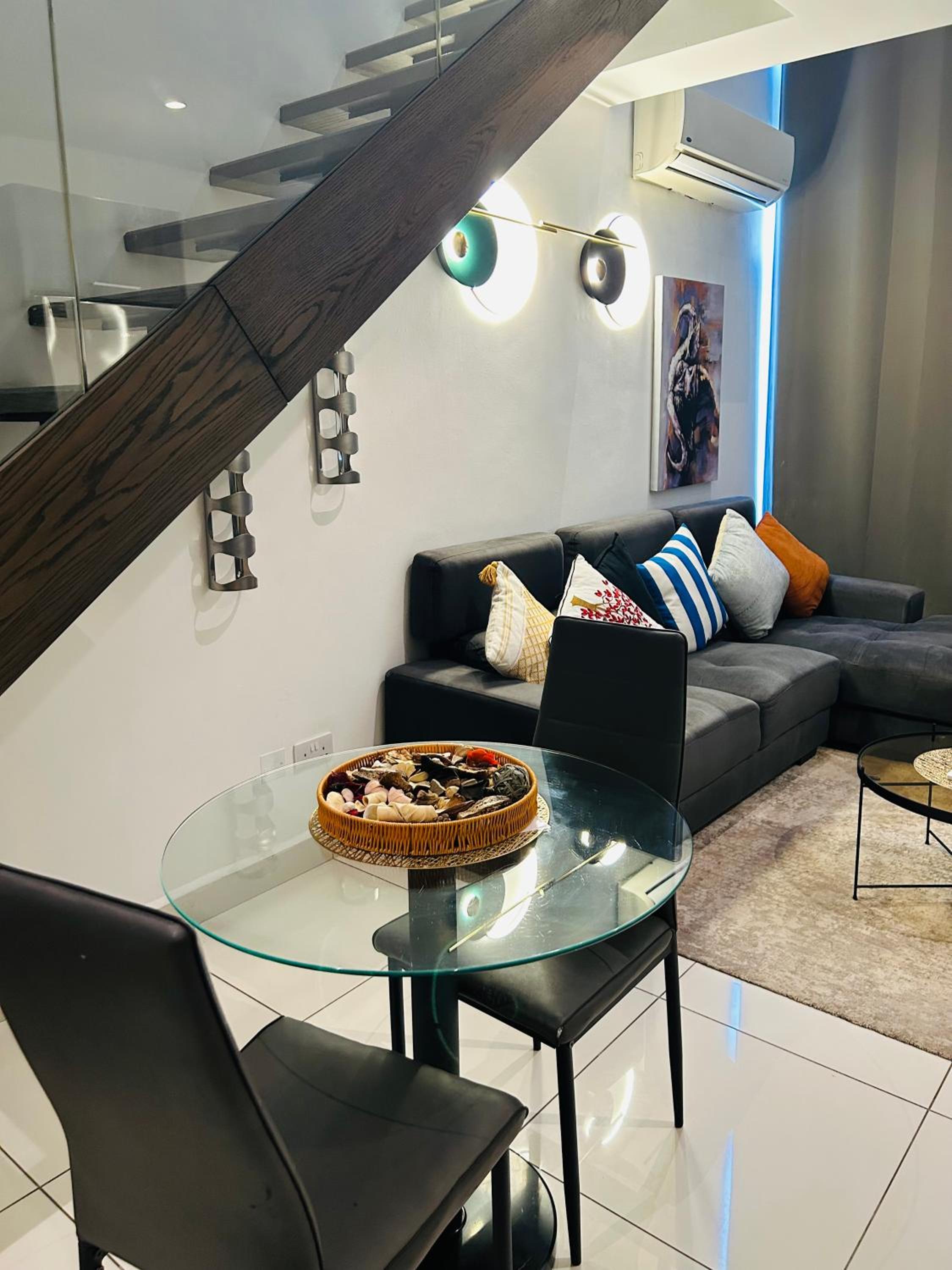 Cozy Abode by Embassy Gardens