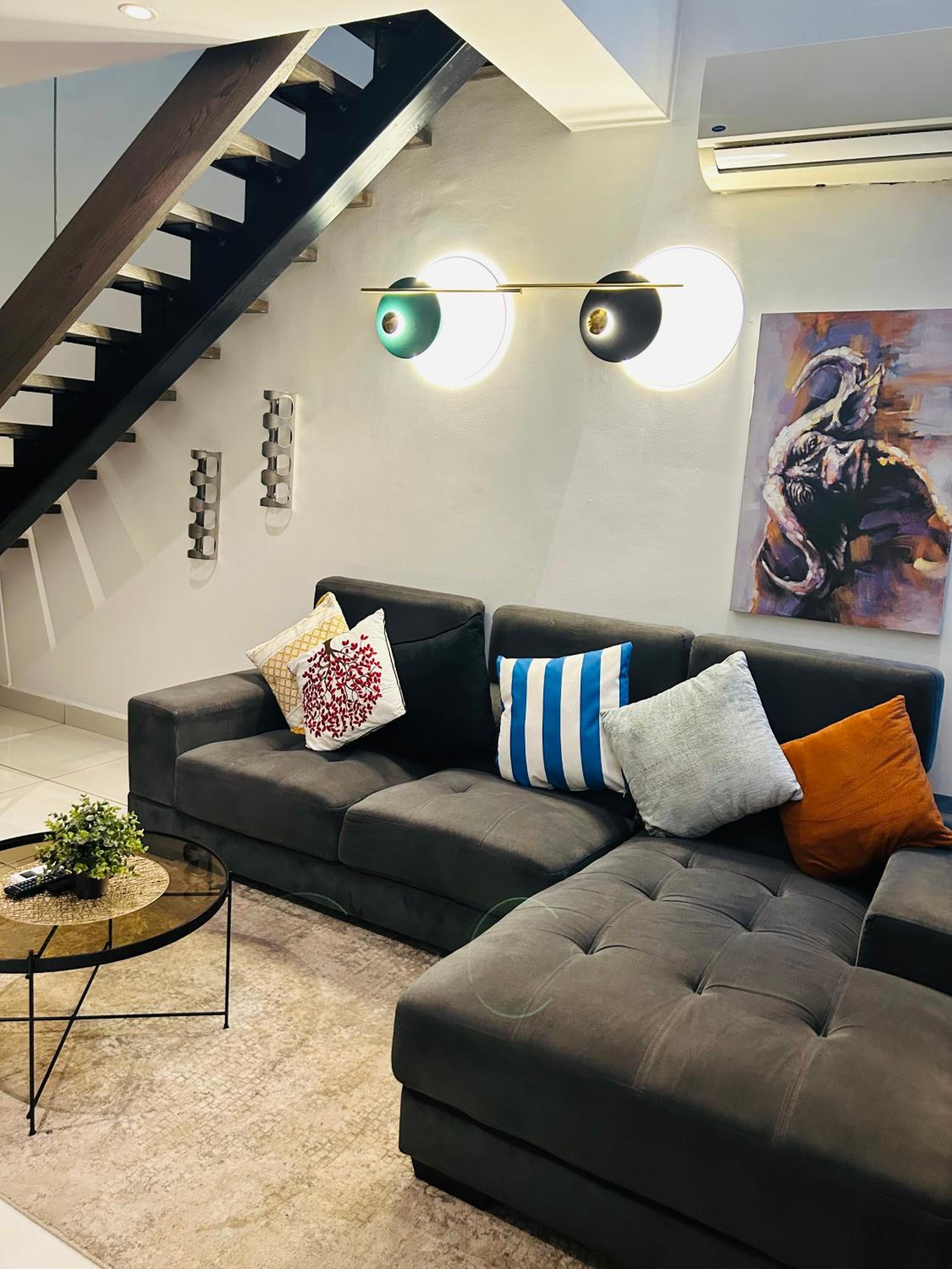 Cozy Abode by Embassy Gardens
