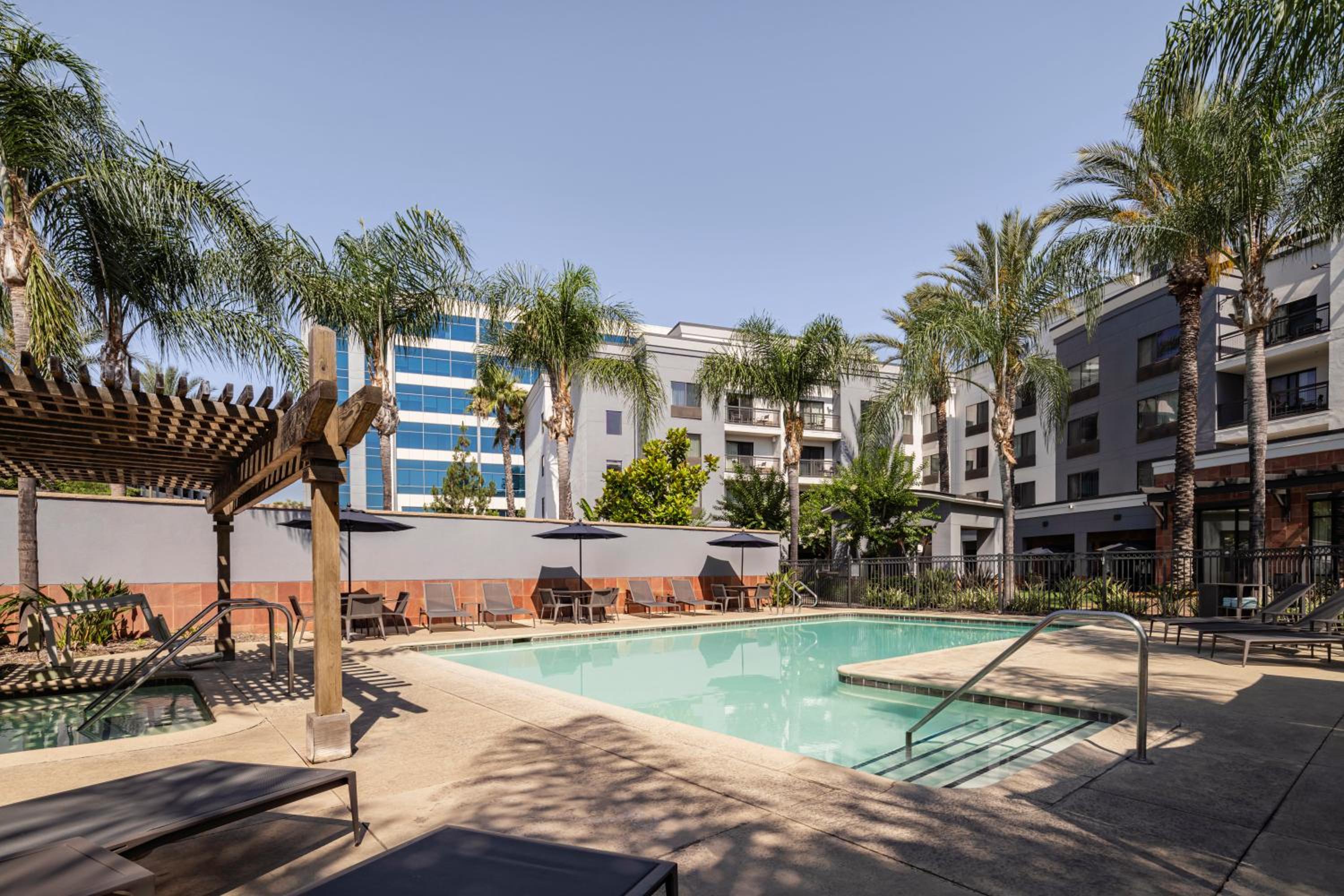 Burbank Vacations - Courtyard Los Angeles Burbank Airport - Property Image 23