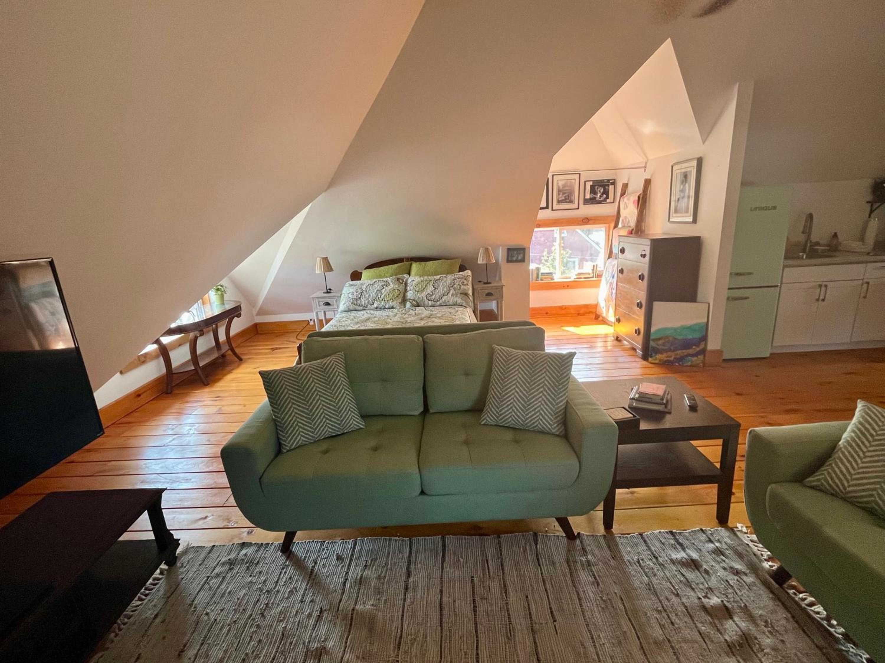The Lakeview Loft