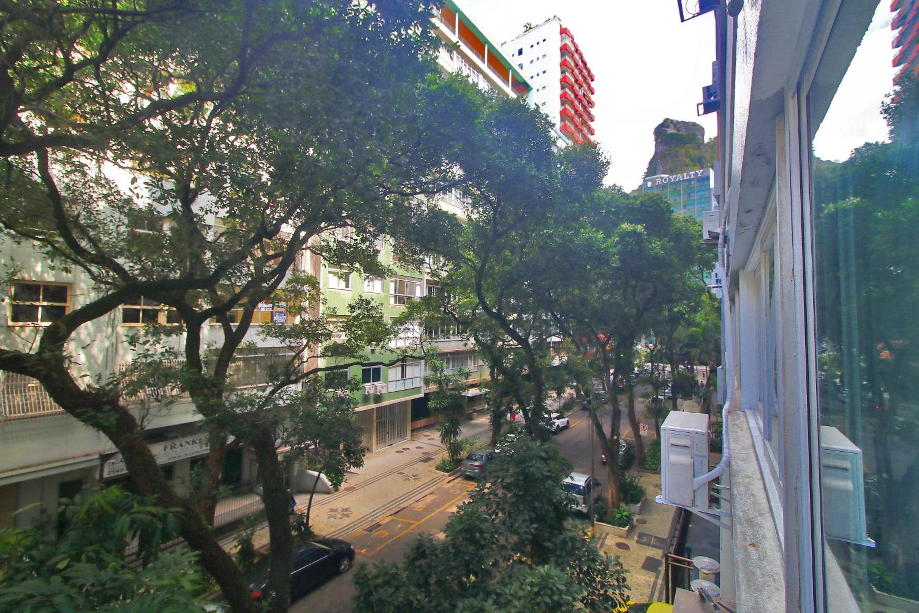 Studio moderno a poucos passos da praia em Copacabana