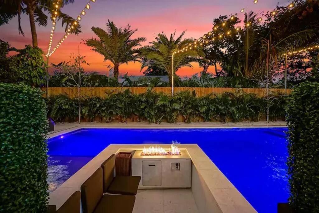 NEW Bali Resort Style Villa with Vast Pool & Jacuzzi and Outdoor Grilling