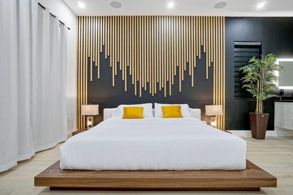NEW Bali Resort Style Villa with Vast Pool & Jacuzzi and Outdoor Grilling