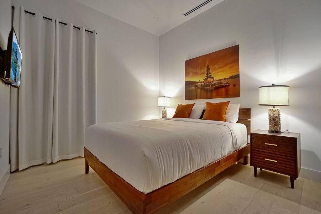NEW Bali Resort Style Villa with Vast Pool & Jacuzzi and Outdoor Grilling