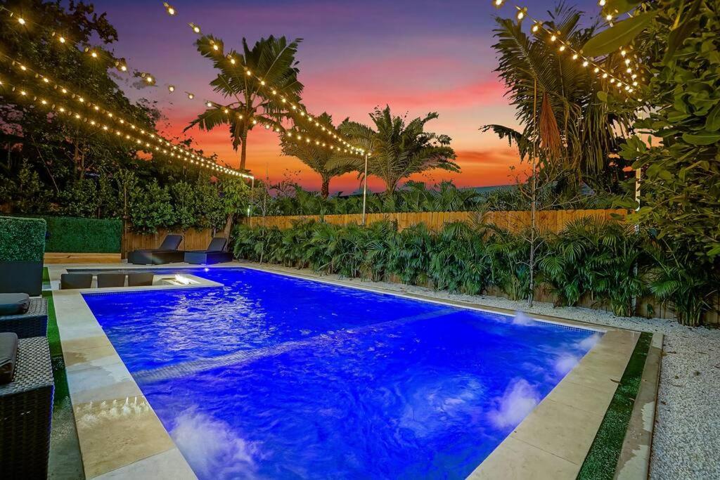 NEW Bali Resort Style Villa with Vast Pool & Jacuzzi and Outdoor Grilling