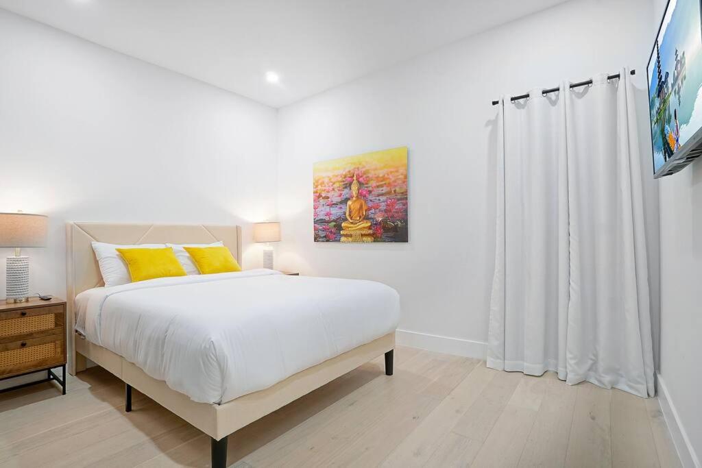 NEW Bali Resort Style Villa with Vast Pool & Jacuzzi and Outdoor Grilling