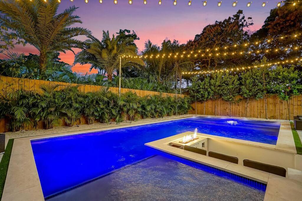 NEW Bali Resort Style Villa with Vast Pool & Jacuzzi and Outdoor Grilling