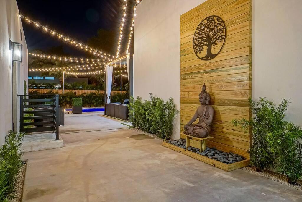 NEW Bali Resort Style Villa with Vast Pool & Jacuzzi and Outdoor Grilling