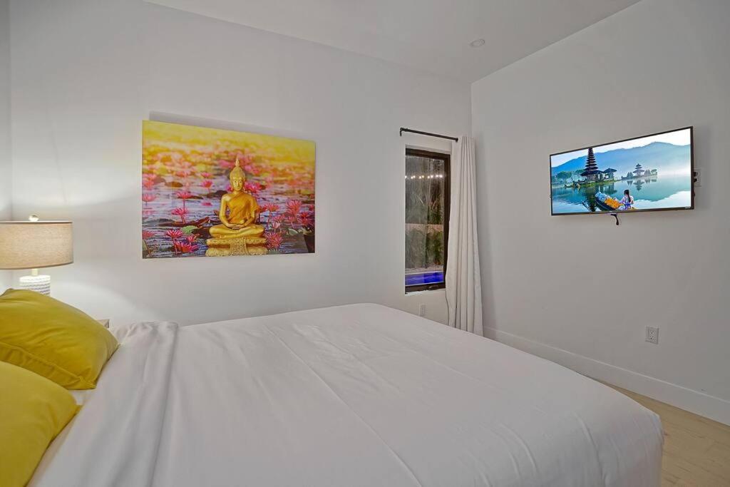NEW Bali Resort Style Villa with Vast Pool & Jacuzzi and Outdoor Grilling