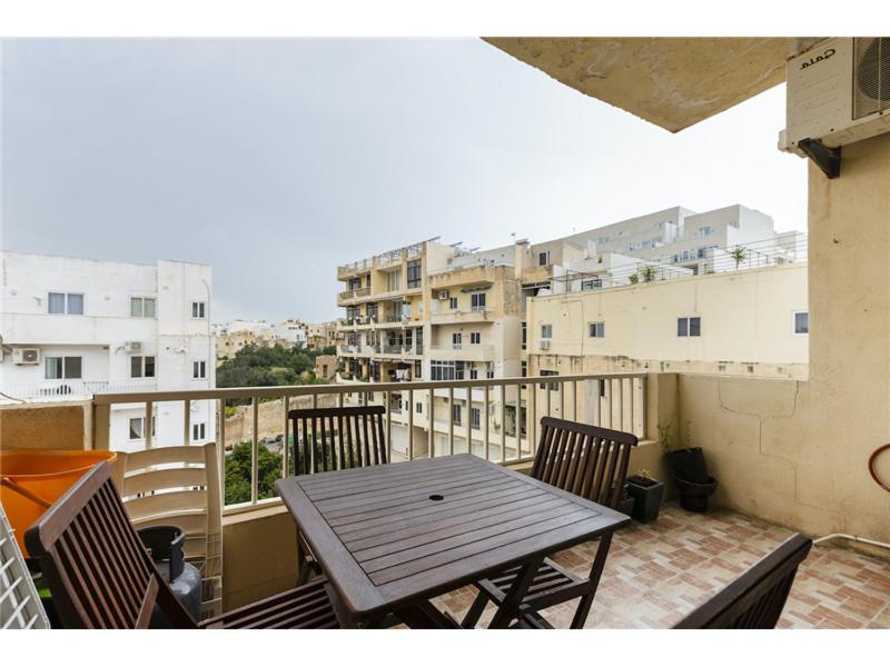 Lovely 2 bedroom Apartment in Sliema view 3