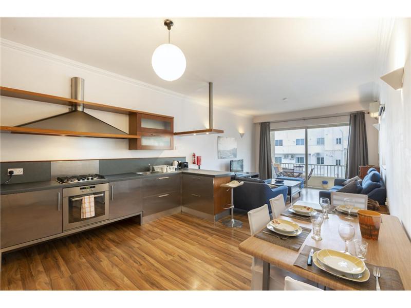 Lovely 2 bedroom Apartment in Sliema view 4