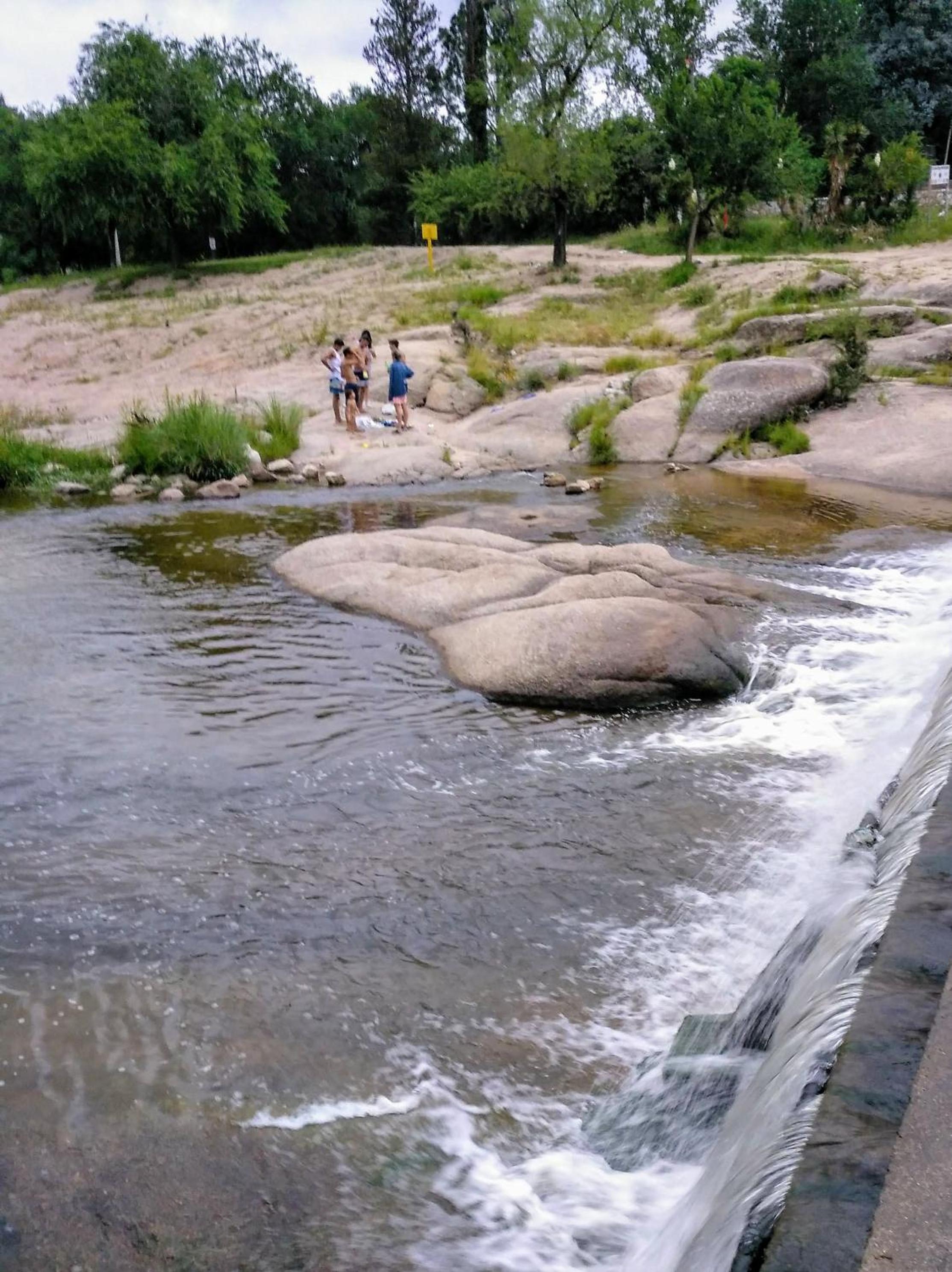Piedramadre hermosa cabaña a metros del río hasta 4 huéspedes