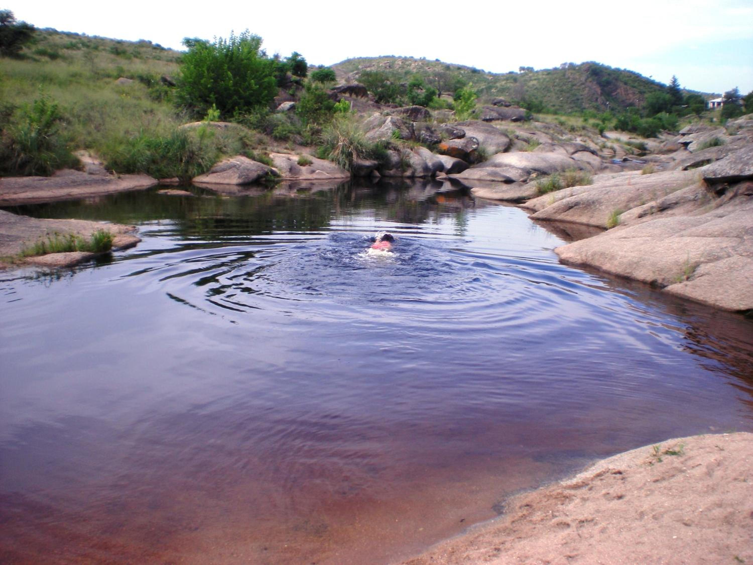 Piedramadre hermosa cabaña a metros del río hasta 4 huéspedes