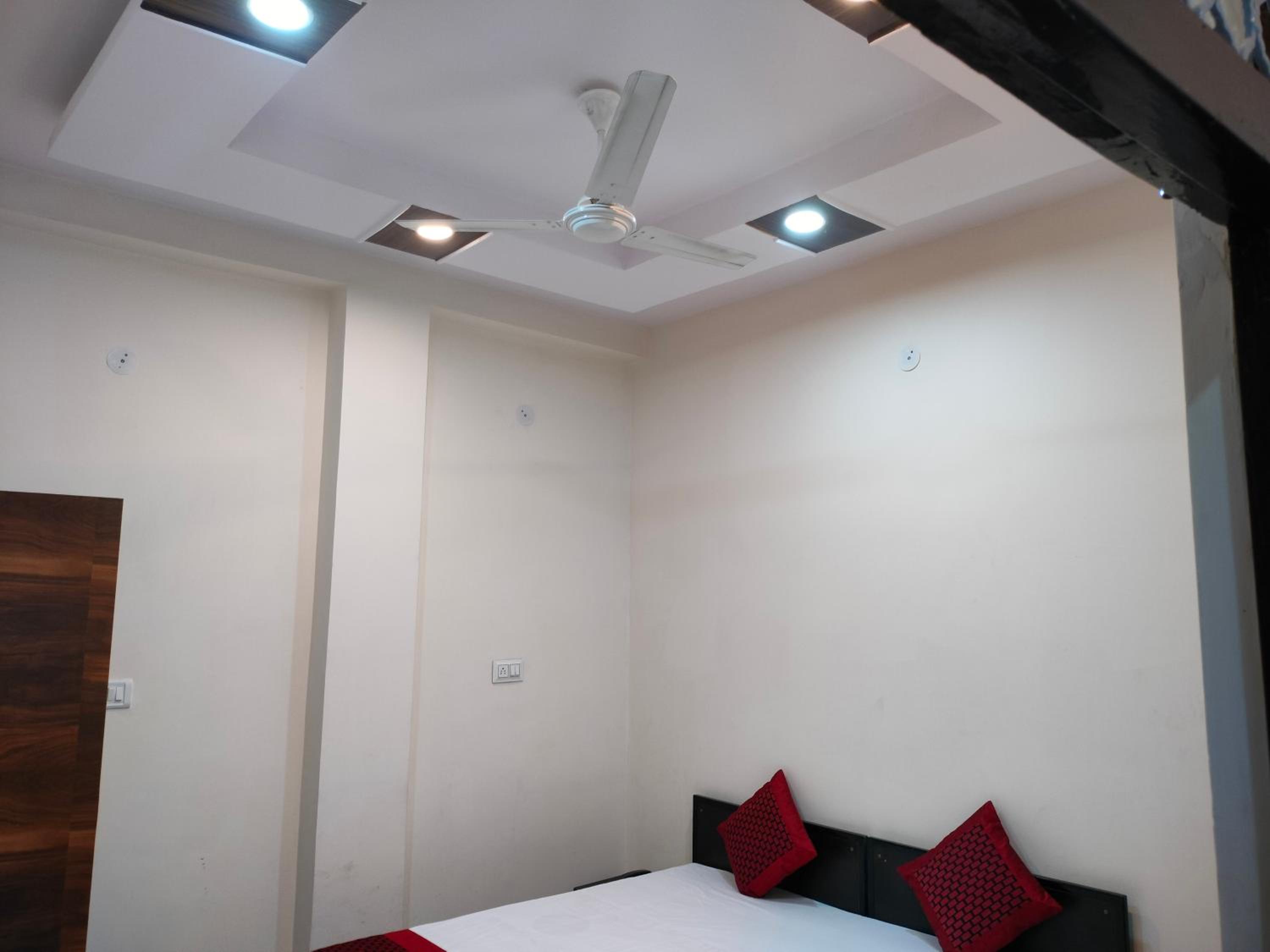 Comfort Inn Hotel,New Delhi Mayur Vihar Noida