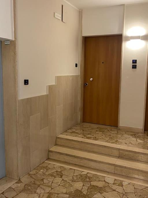 10min from center, 3 bedroom apartment with balcony view 3