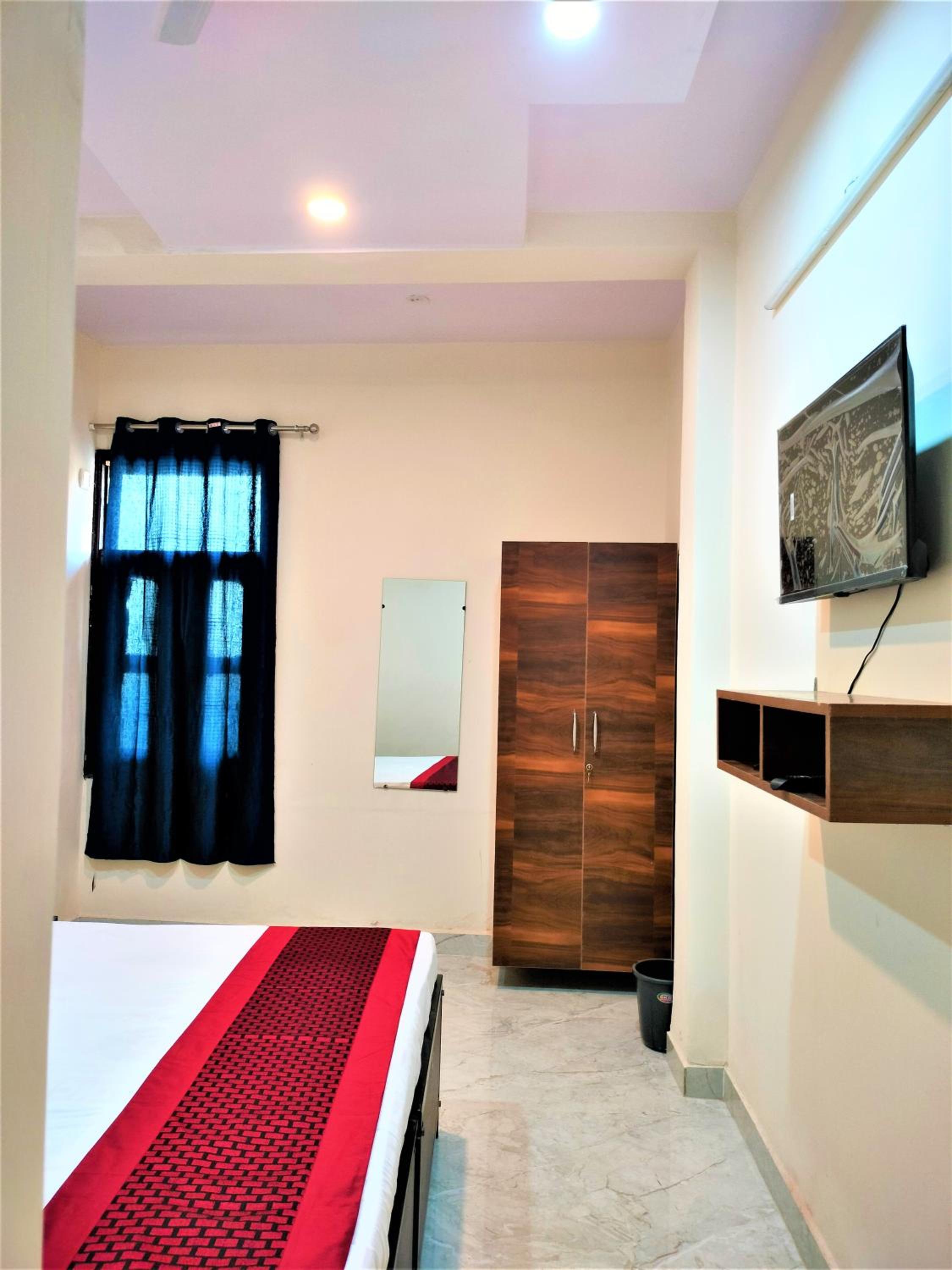 Comfort Inn Hotel,New Delhi Mayur Vihar Noida