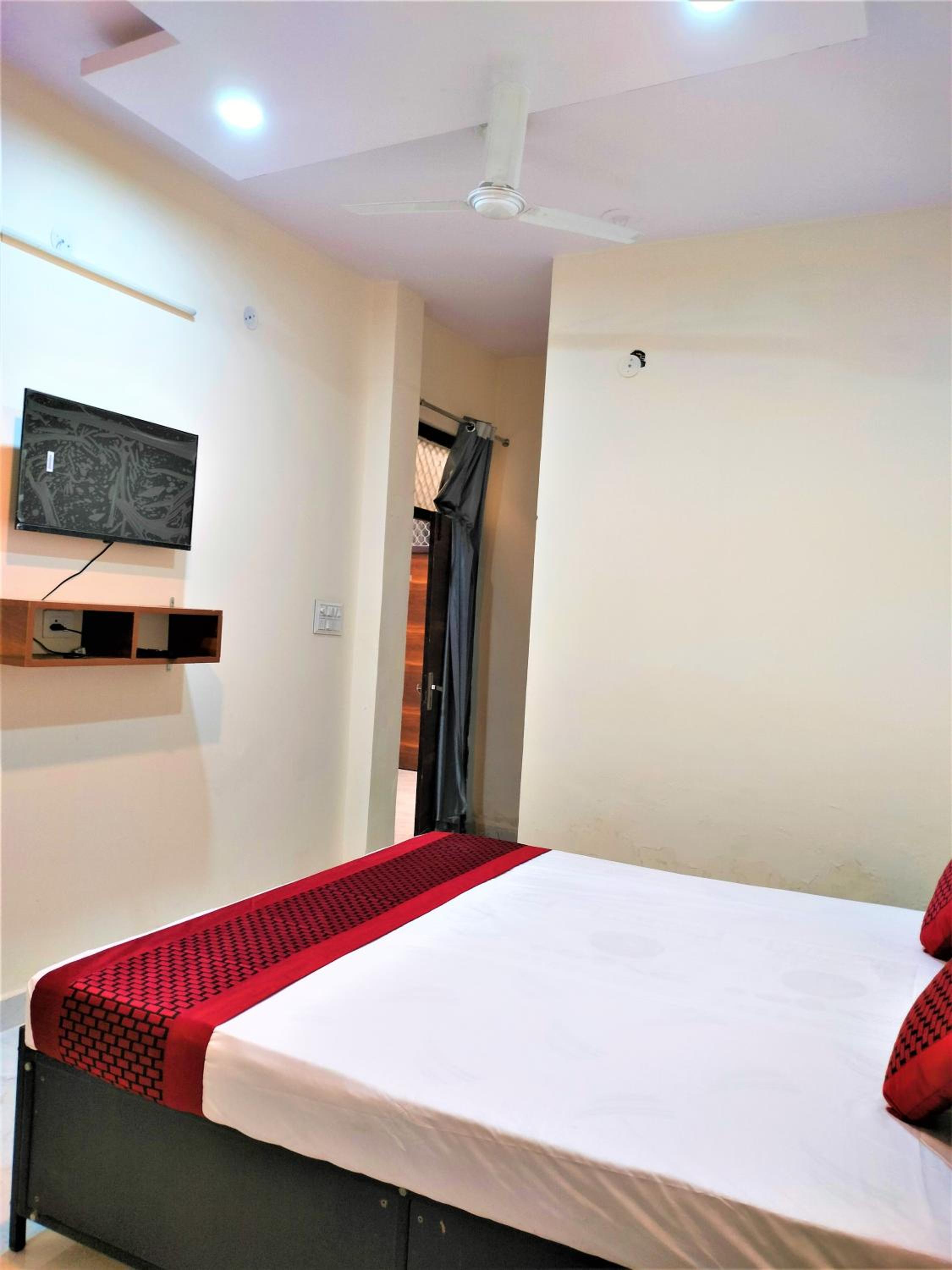 Comfort Inn Hotel,New Delhi Mayur Vihar Noida