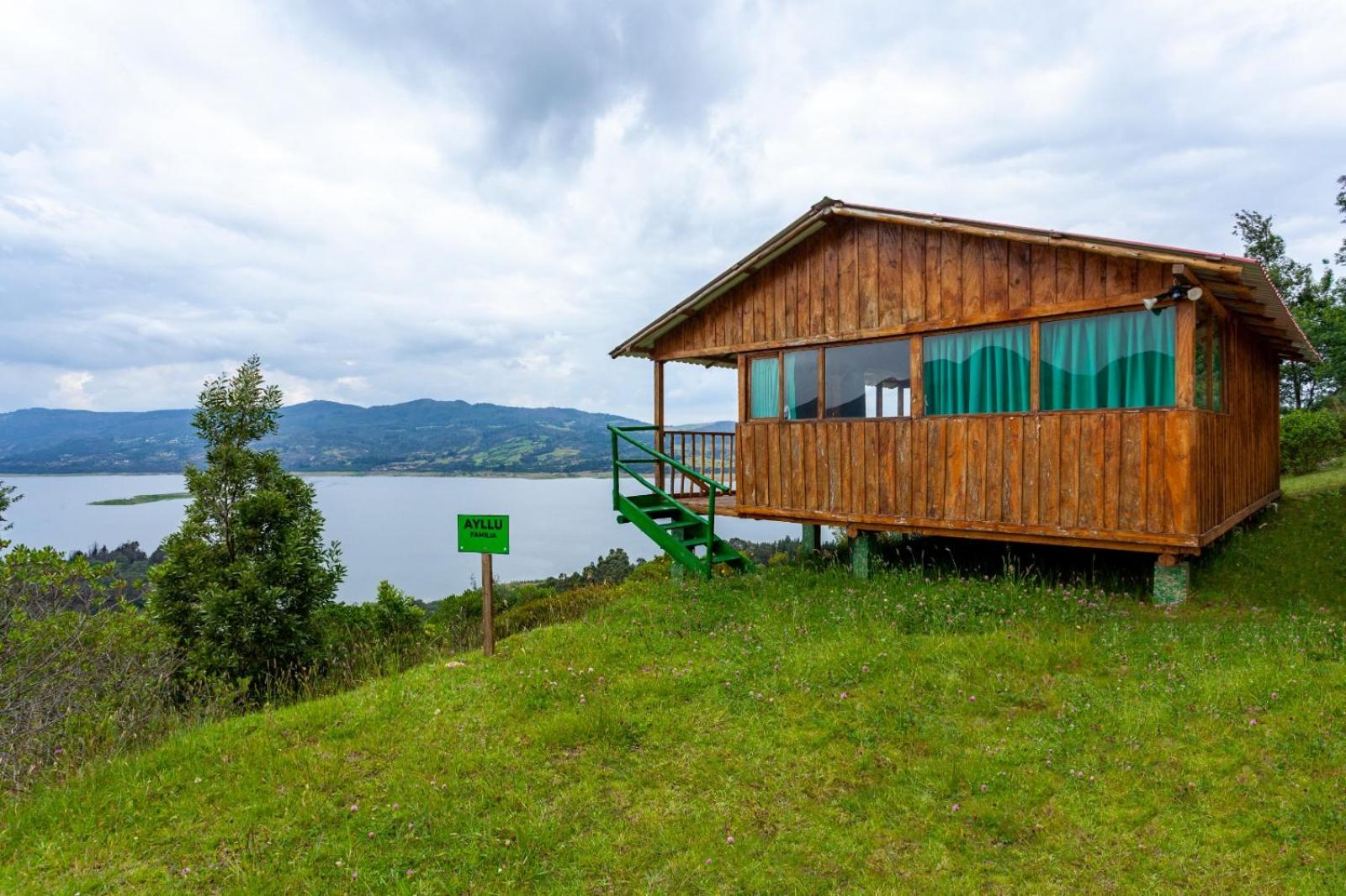 Encantadora cabaña con vista al embalse de Tomine
