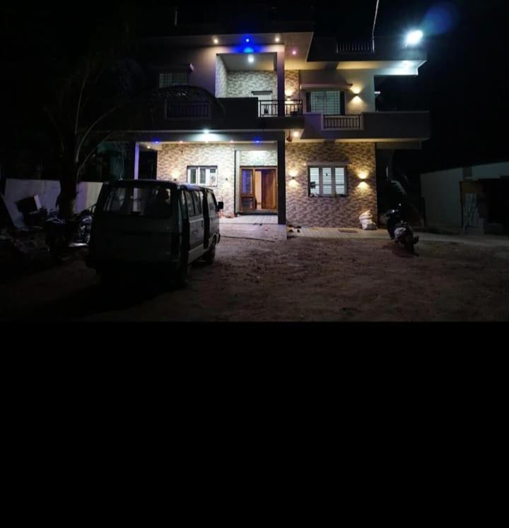 Giridhama homestay