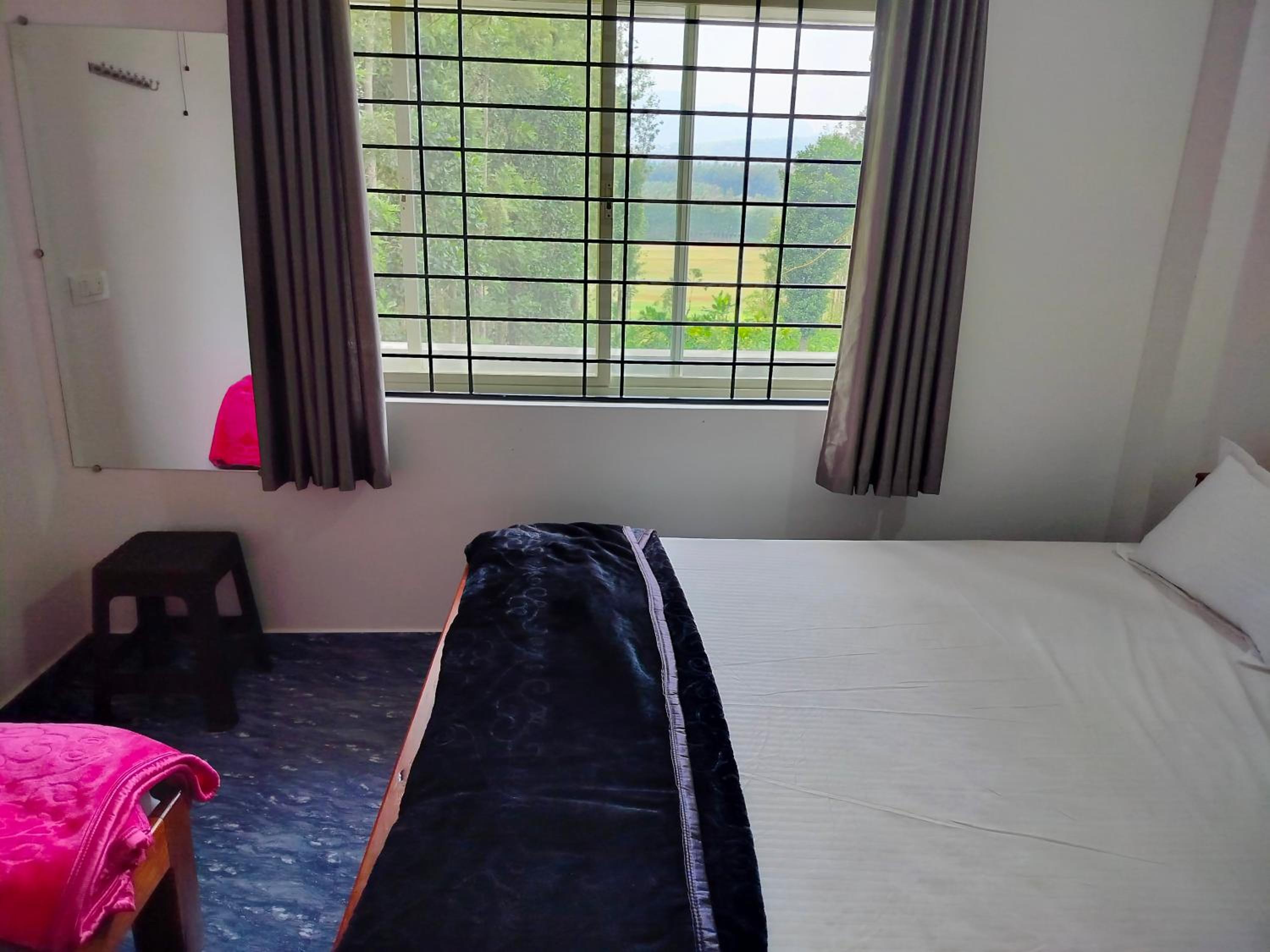 Giridhama homestay