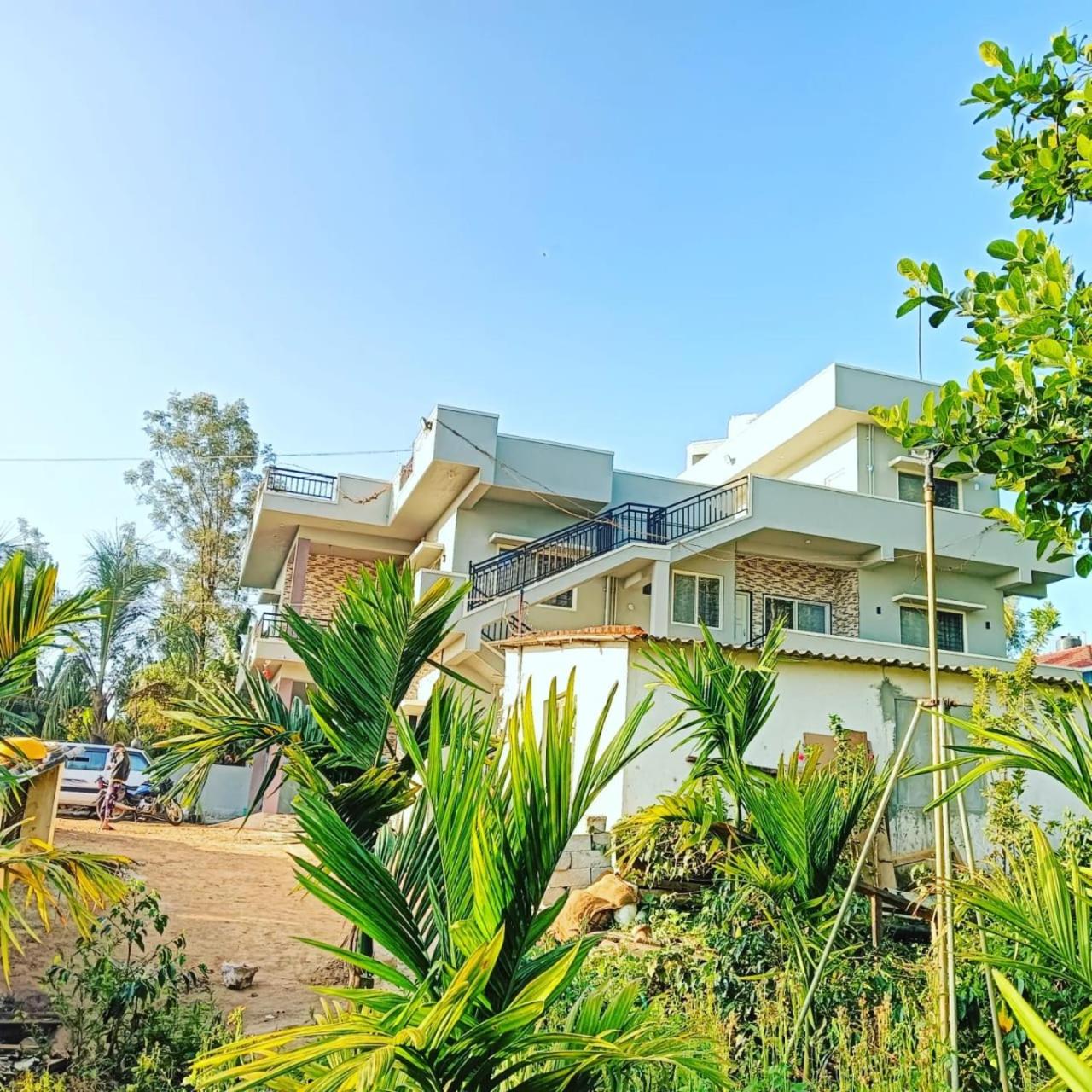 Giridhama homestay