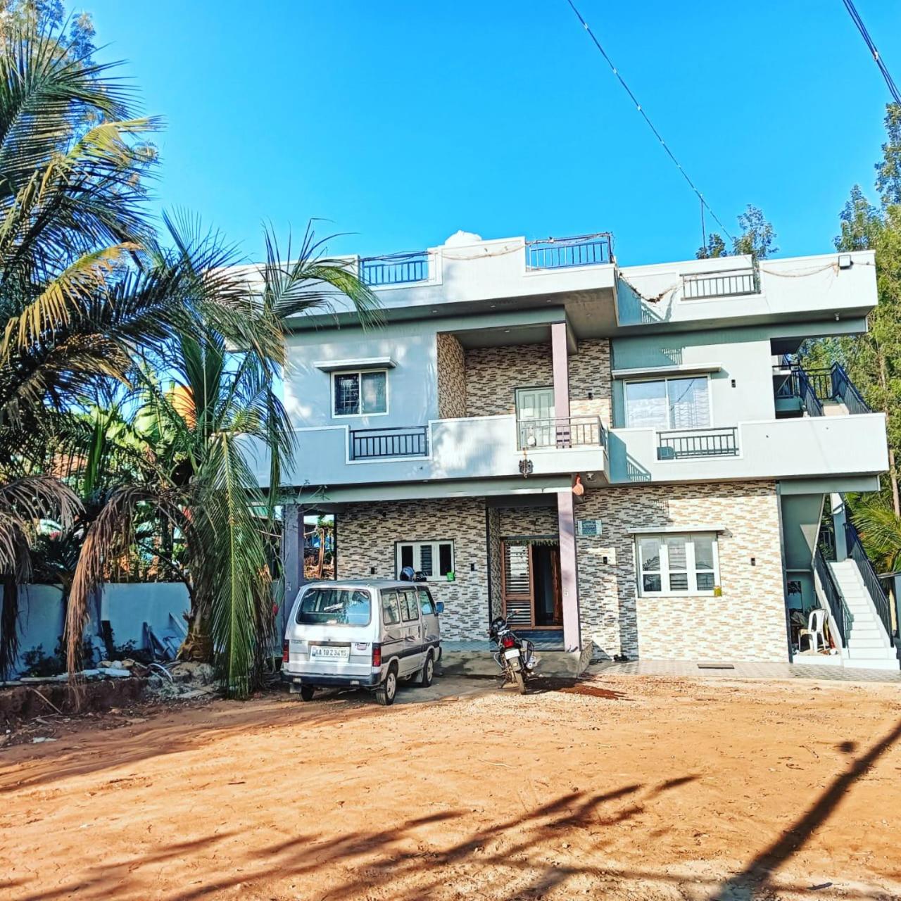 Giridhama homestay