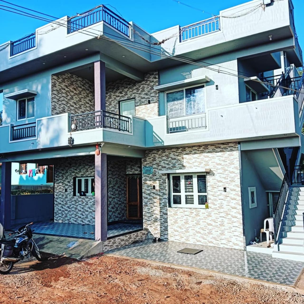 Giridhama homestay