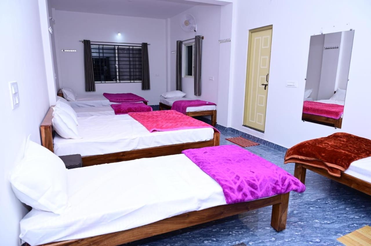 Giridhama homestay