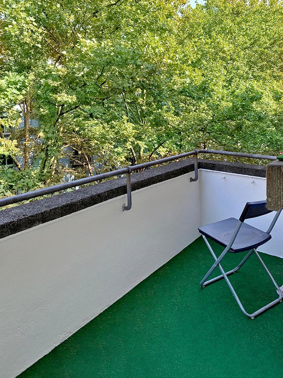 Comfort Room for One Guest with shared bathroom in Enge near City Centre & Lake Zurich, July & August only