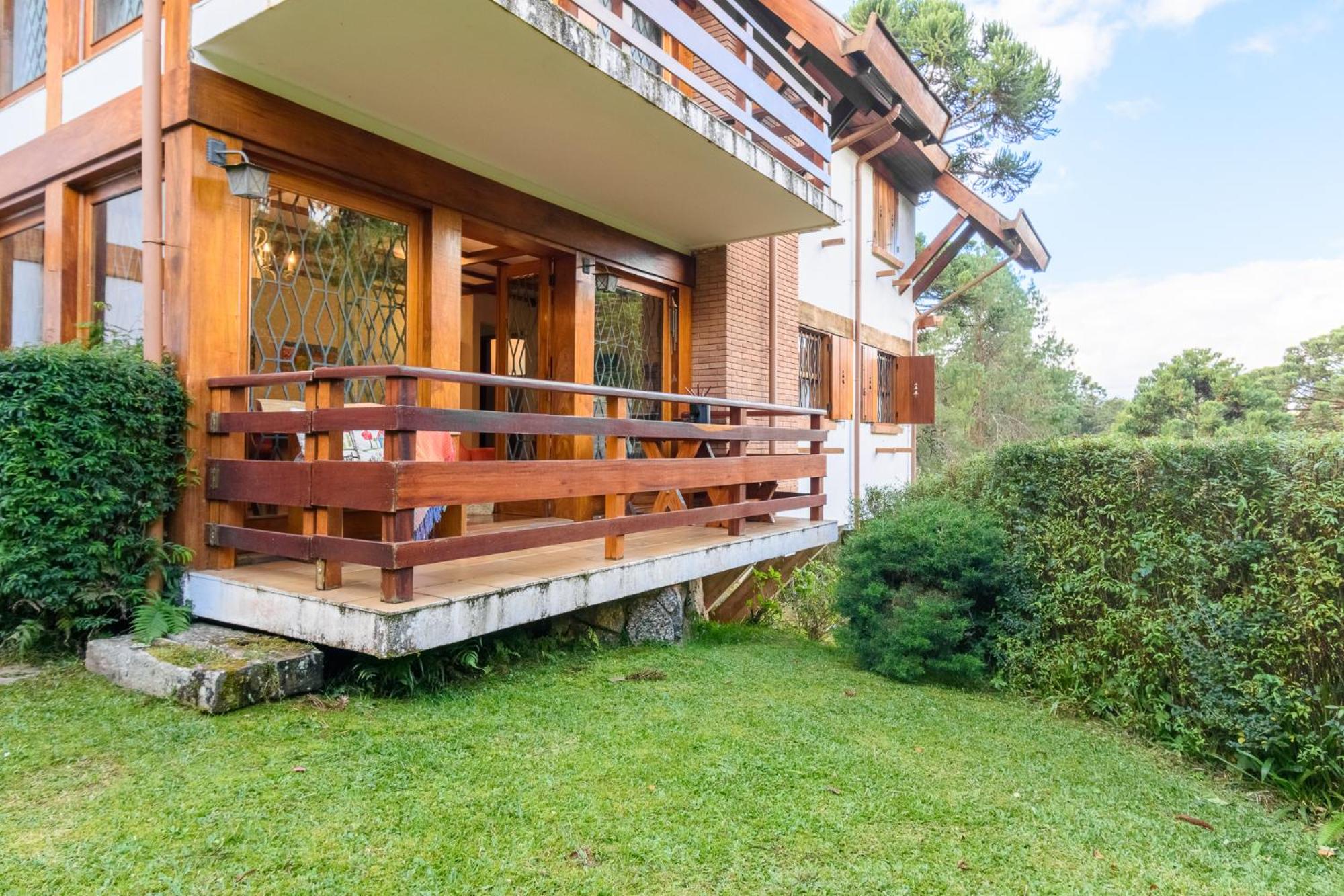 Apartamento com lareira e jardim perto do Capivari