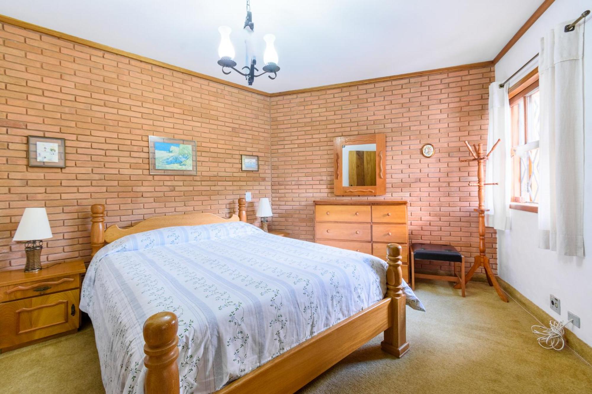 Apartamento com lareira e jardim perto do Capivari