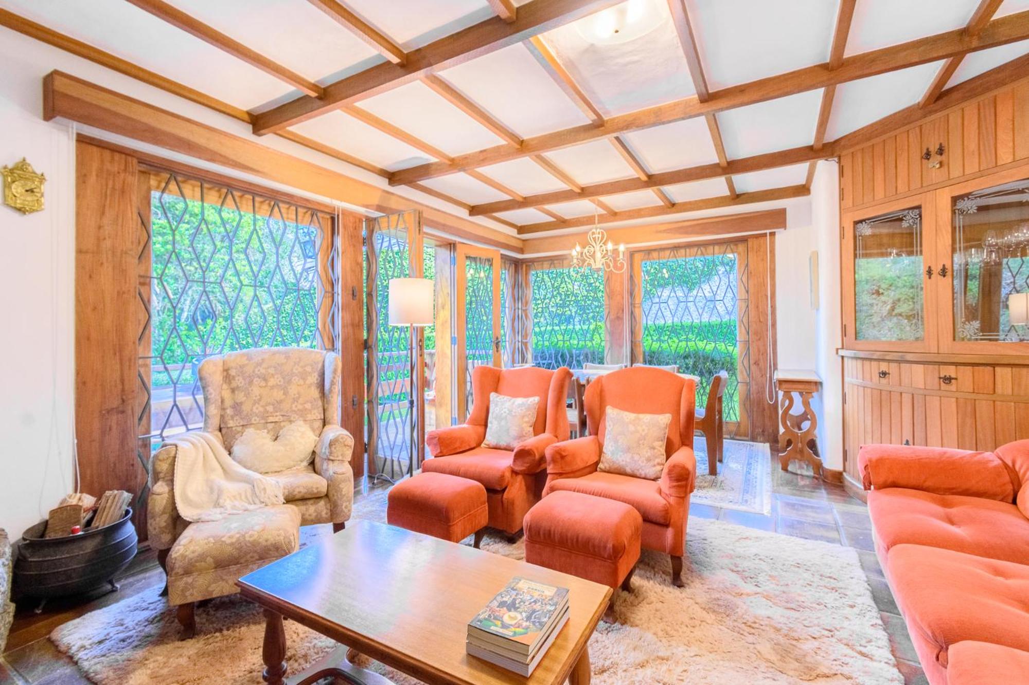 Apartamento com lareira e jardim perto do Capivari