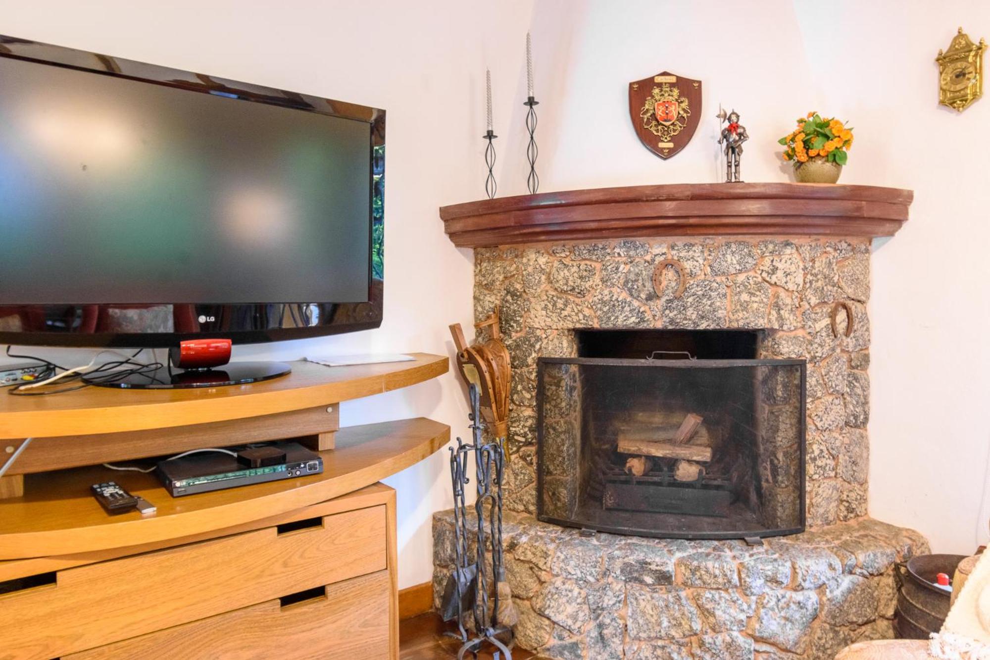 Apartamento com lareira e jardim perto do Capivari