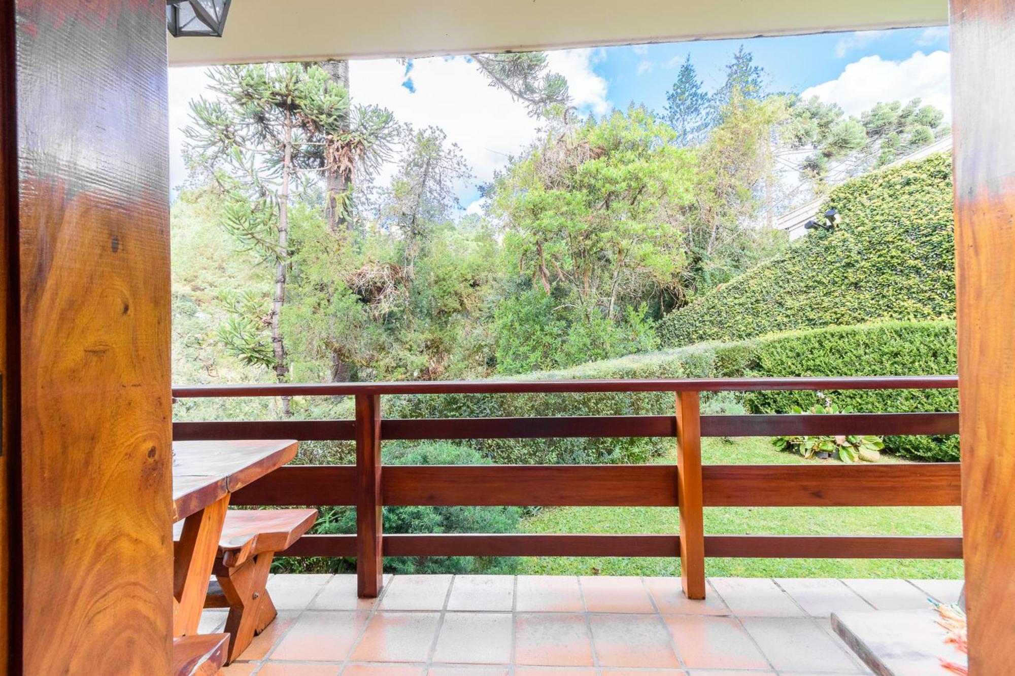 Apartamento com lareira e jardim perto do Capivari