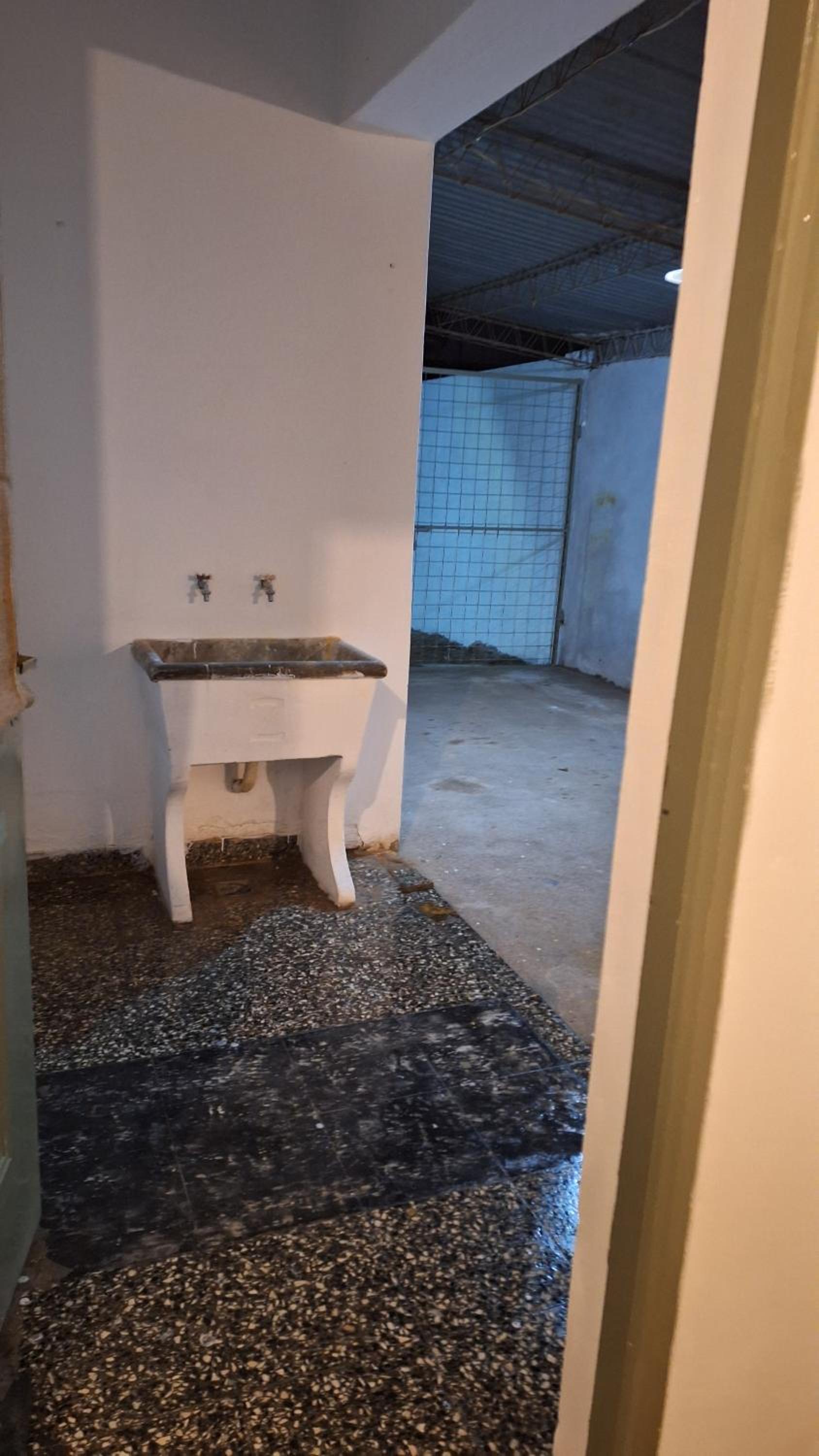 La casa, alquiler temporario - casa completa con cochera y patio- parrilla