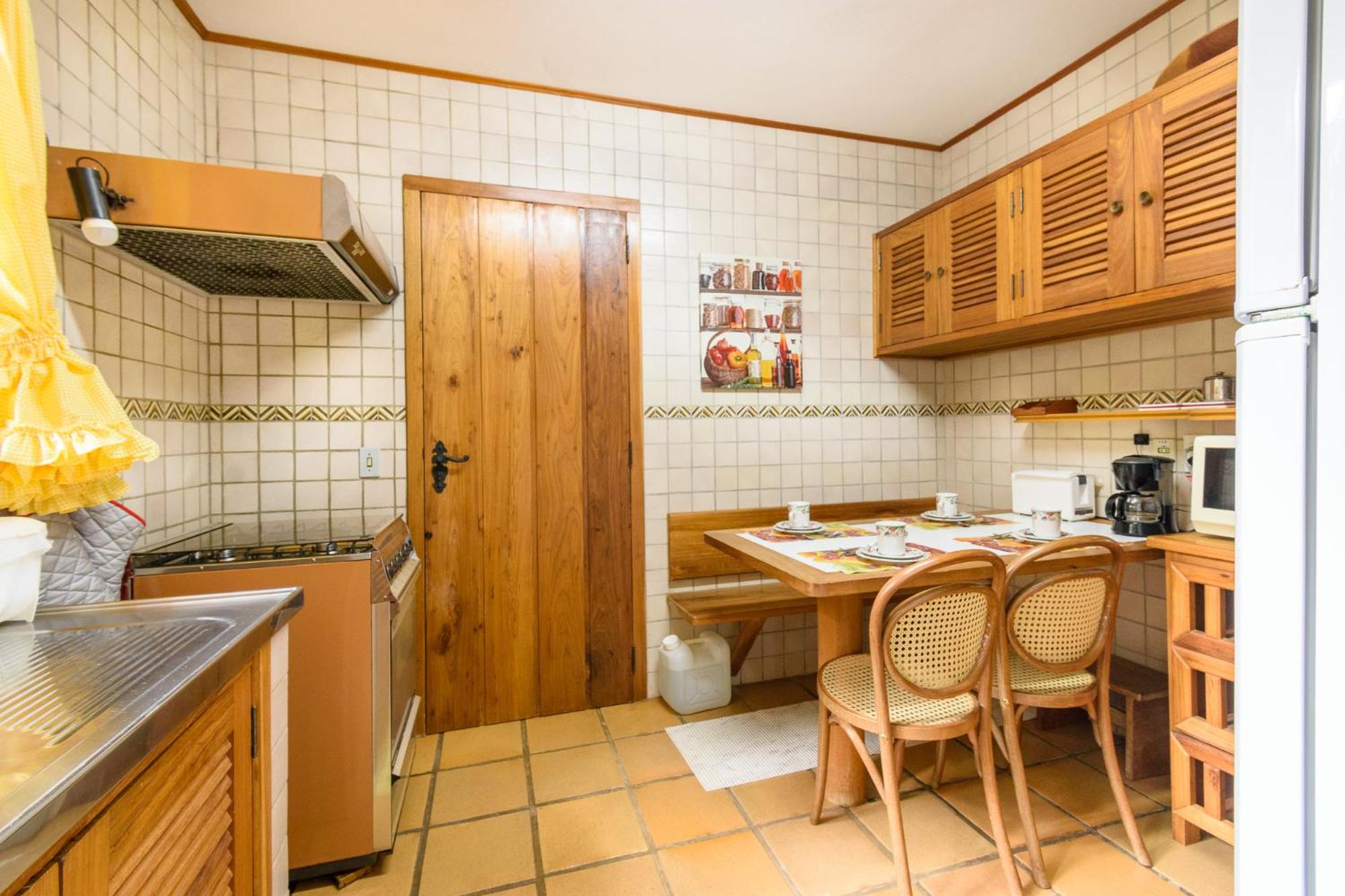 Apartamento com lareira e jardim perto do Capivari