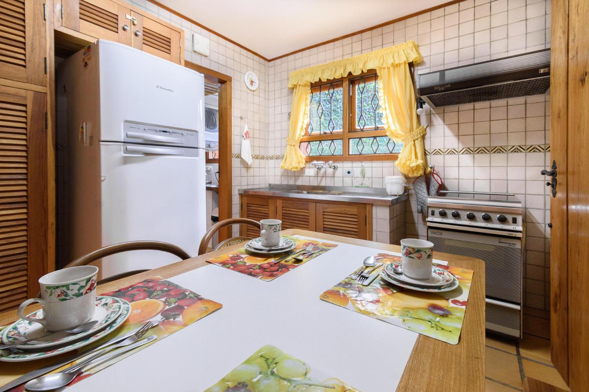 Apartamento com lareira e jardim perto do Capivari