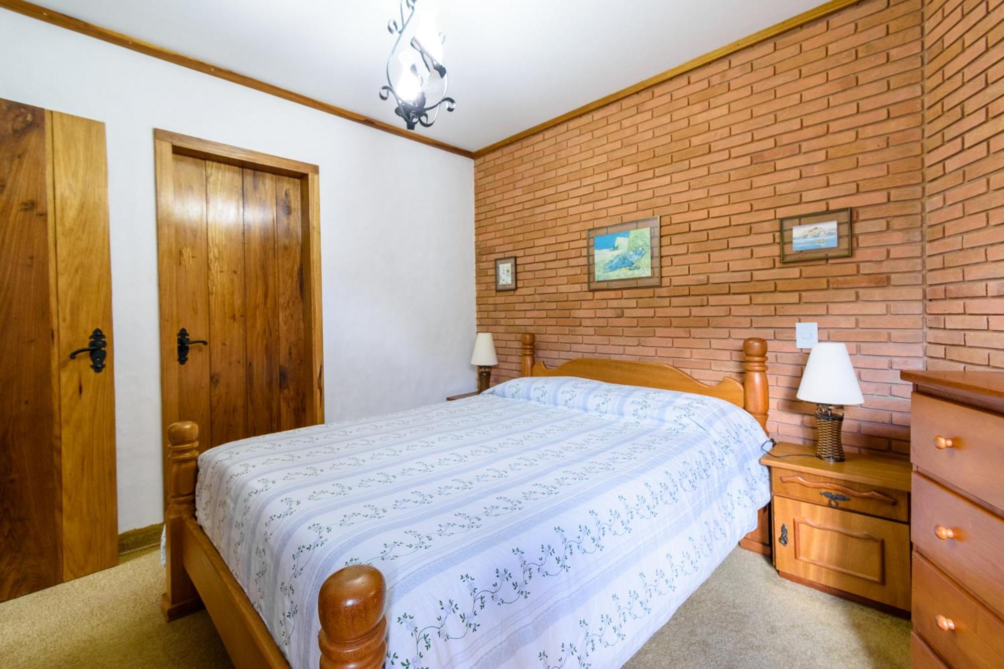 Apartamento com lareira e jardim perto do Capivari