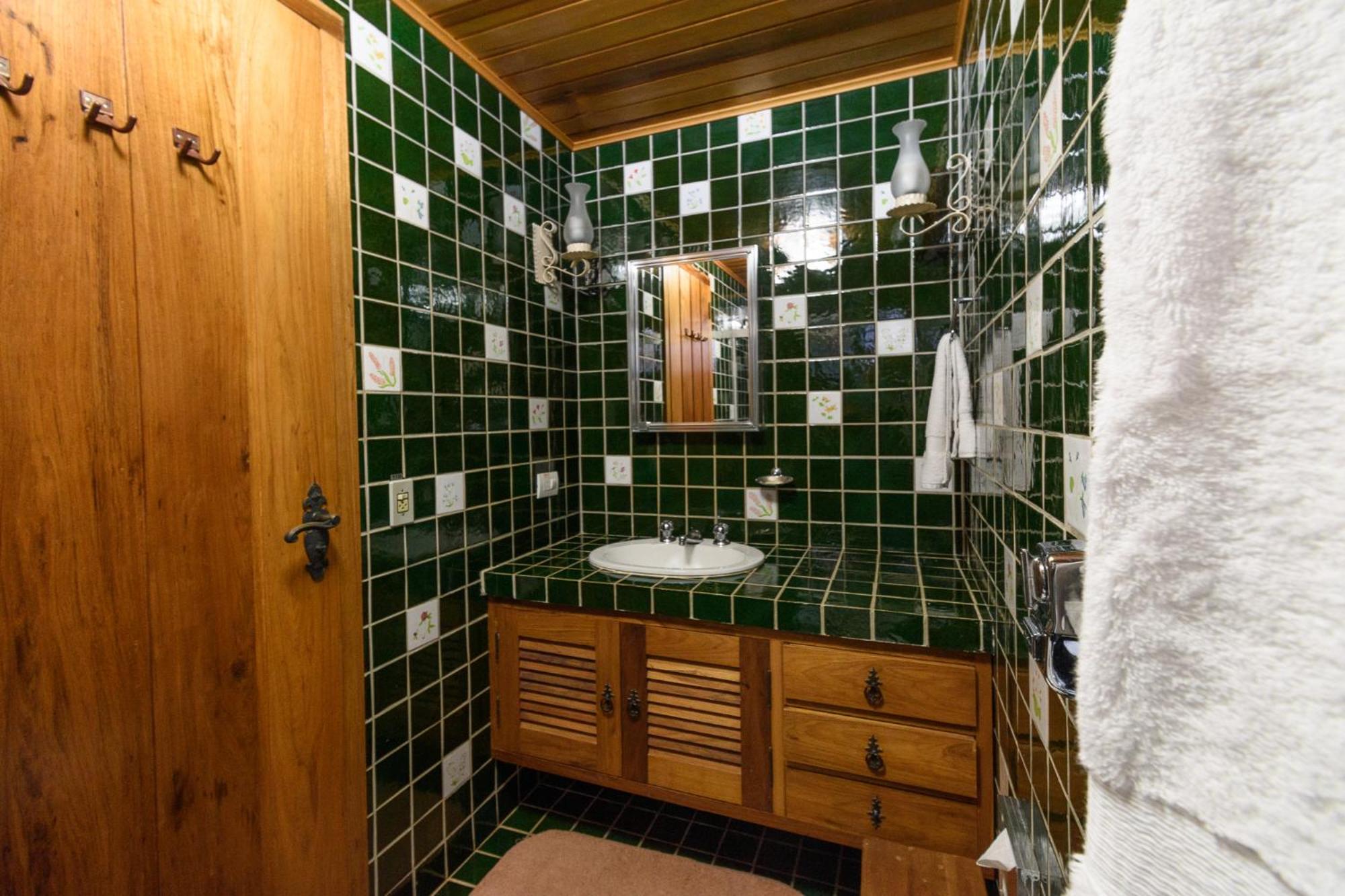 Apartamento com lareira e jardim perto do Capivari
