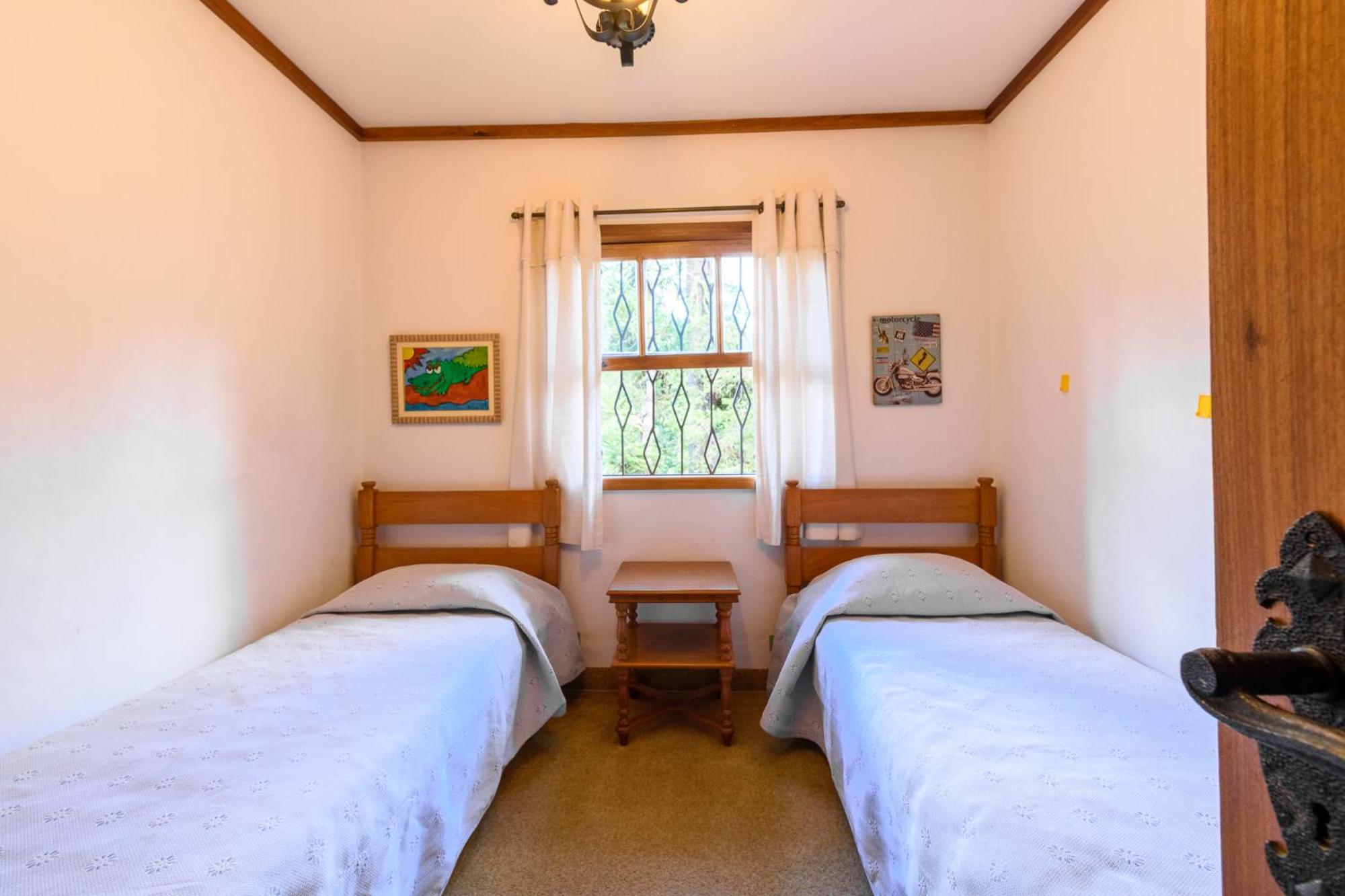 Apartamento com lareira e jardim perto do Capivari