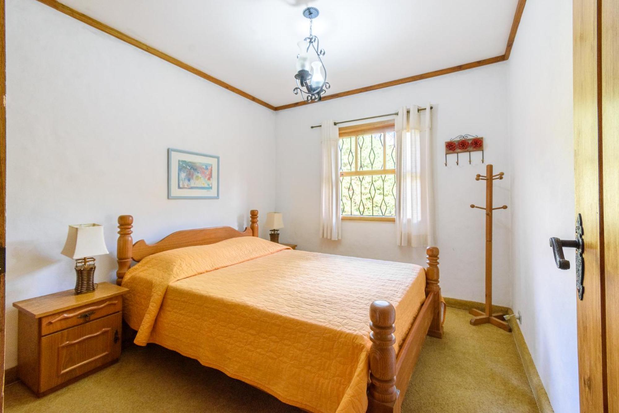 Apartamento com lareira e jardim perto do Capivari