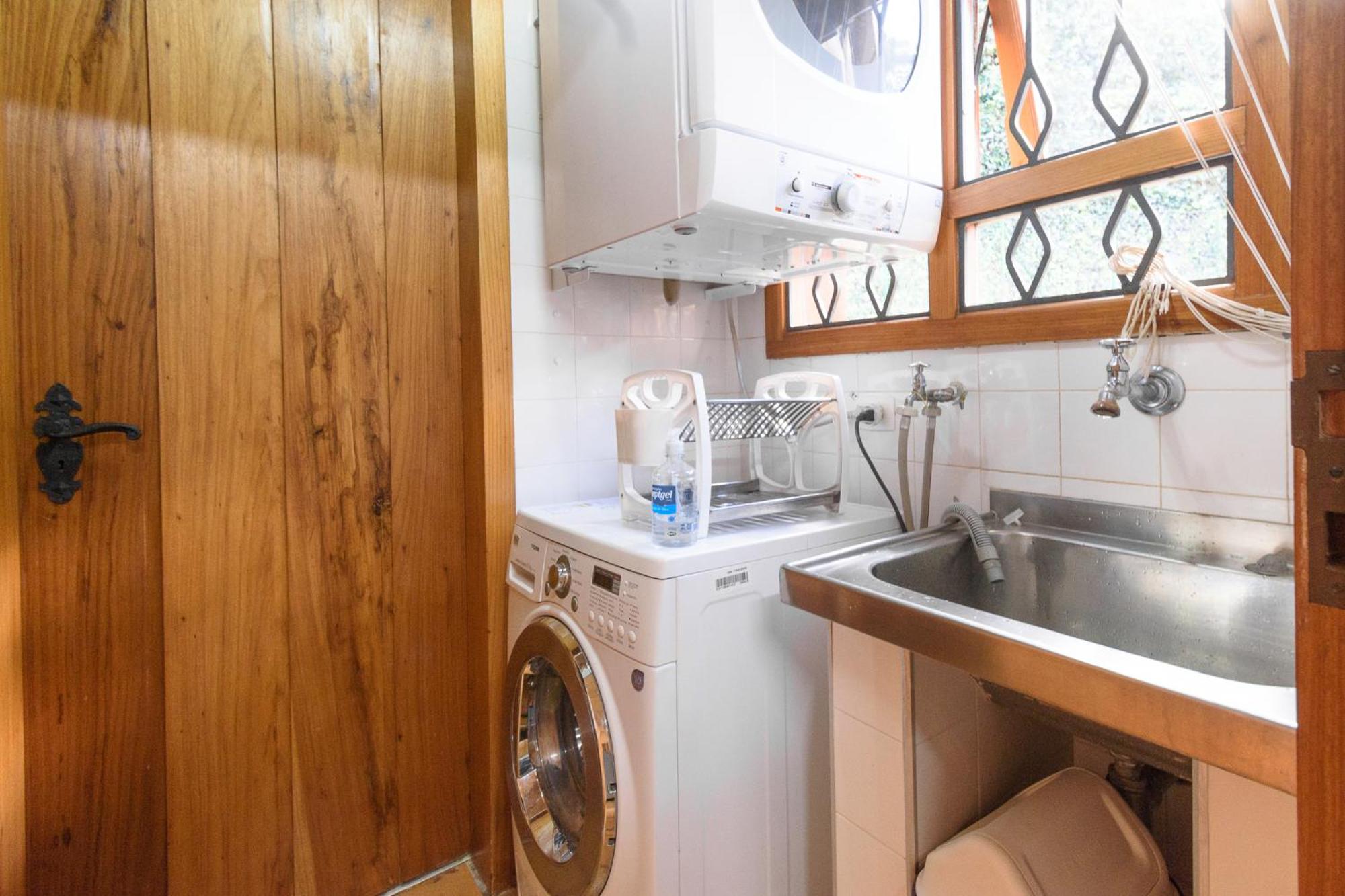 Apartamento com lareira e jardim perto do Capivari