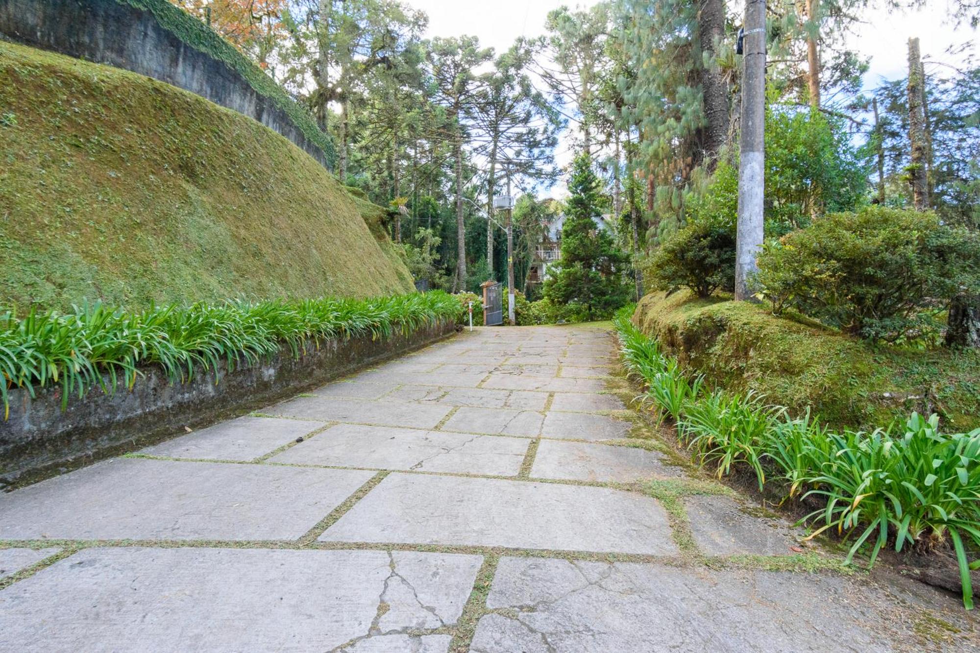 Apartamento com lareira e jardim perto do Capivari