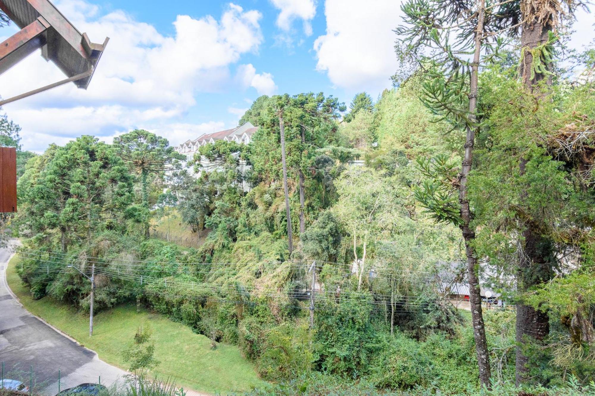Apartamento com lareira e jardim perto do Capivari