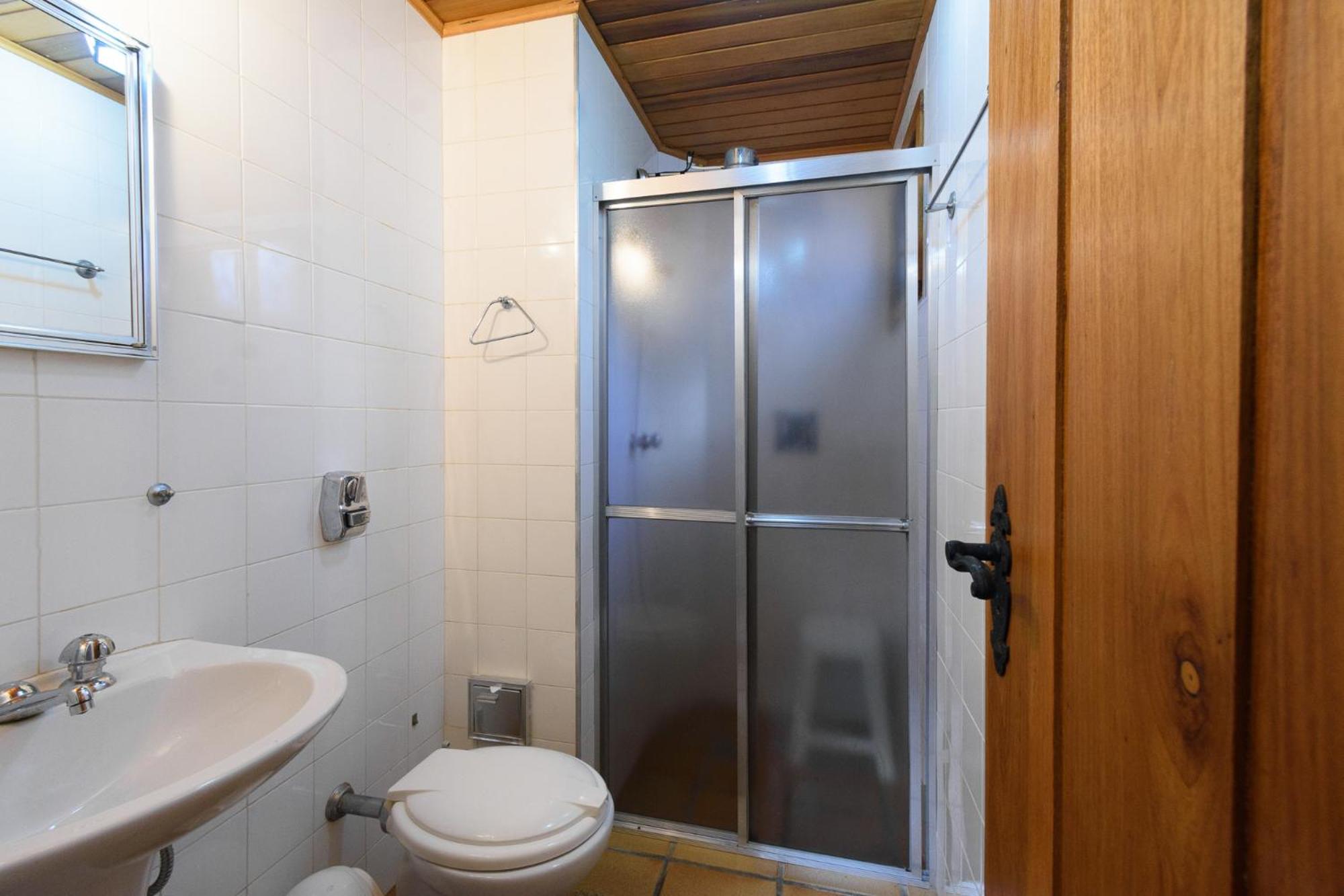 Apartamento com lareira e jardim perto do Capivari
