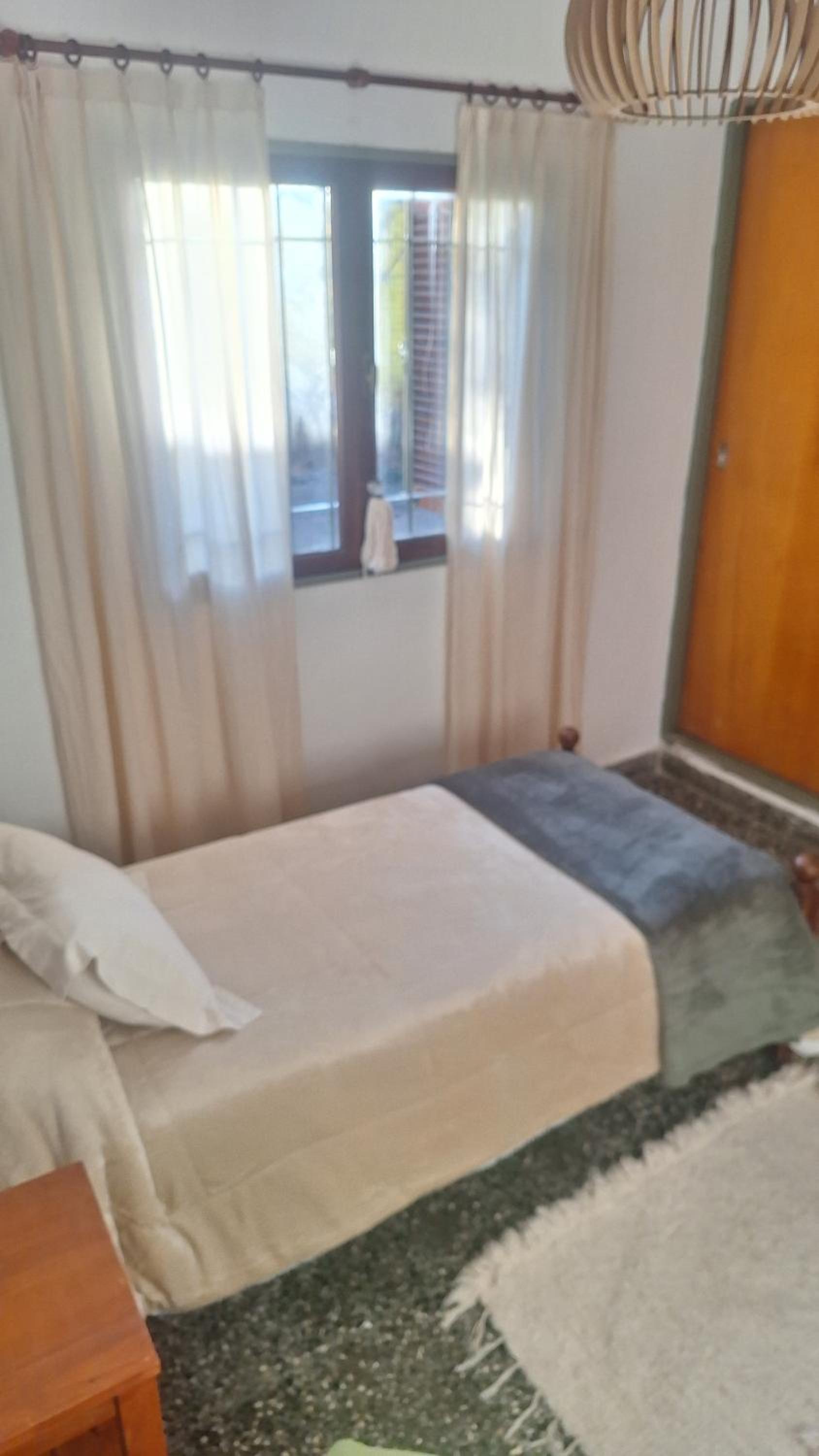 La casa, alquiler temporario - casa completa con cochera y patio- parrilla