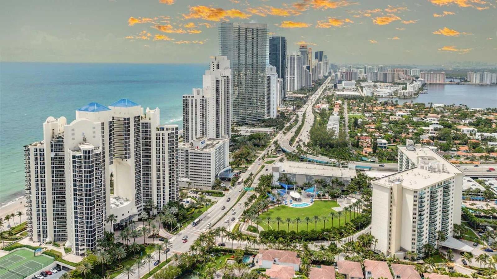 Beachside Bliss: 1BR Retreat Amenities