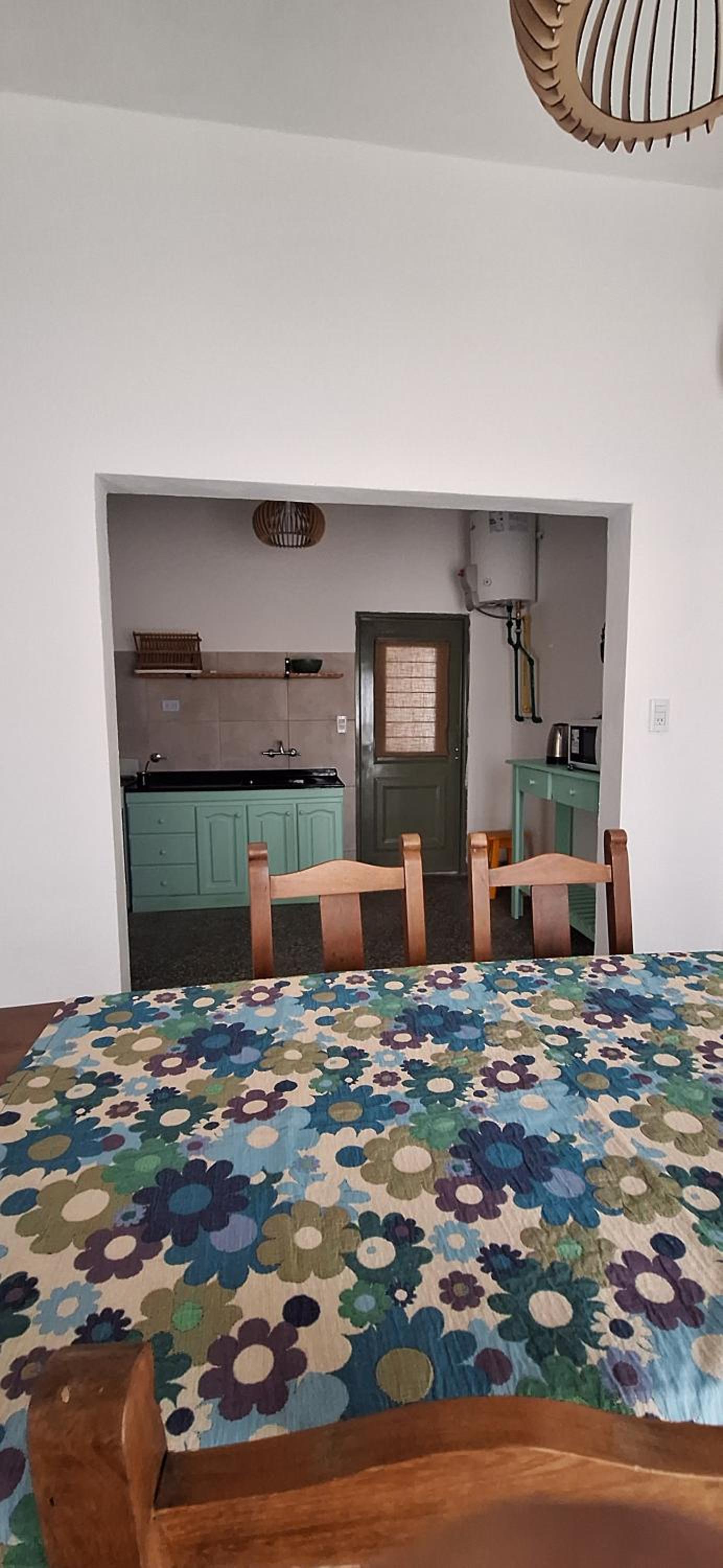 La casa, alquiler temporario - casa completa con cochera y patio- parrilla
